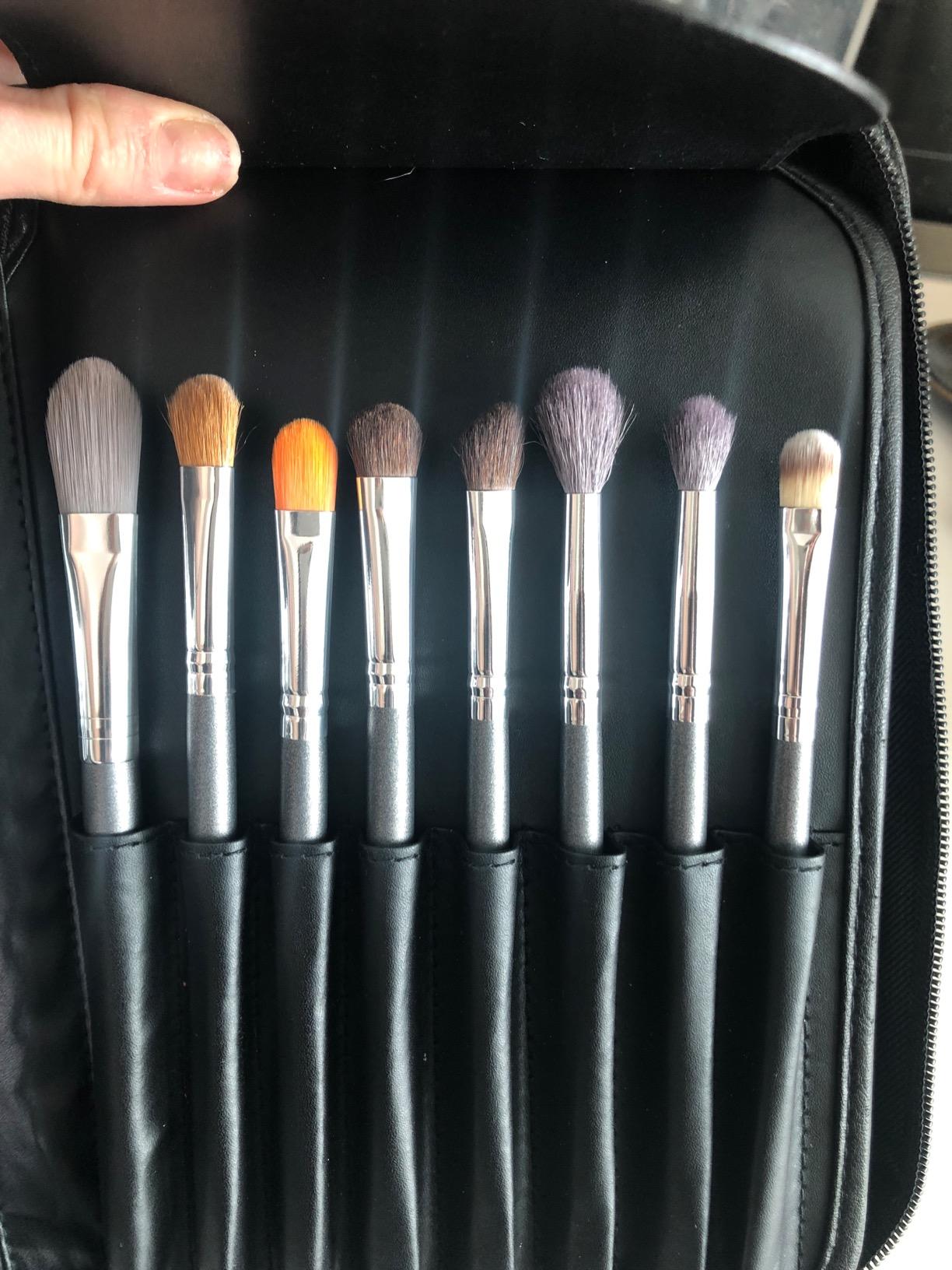 Docolor Makeup Brushes Set Professional 30Pcs Obsidian, Premium Synthetic Powder Kabuki Foundation Contour Blush Concealer Eye Shadow Blending Eyeliner Brush Kit customer photo 2