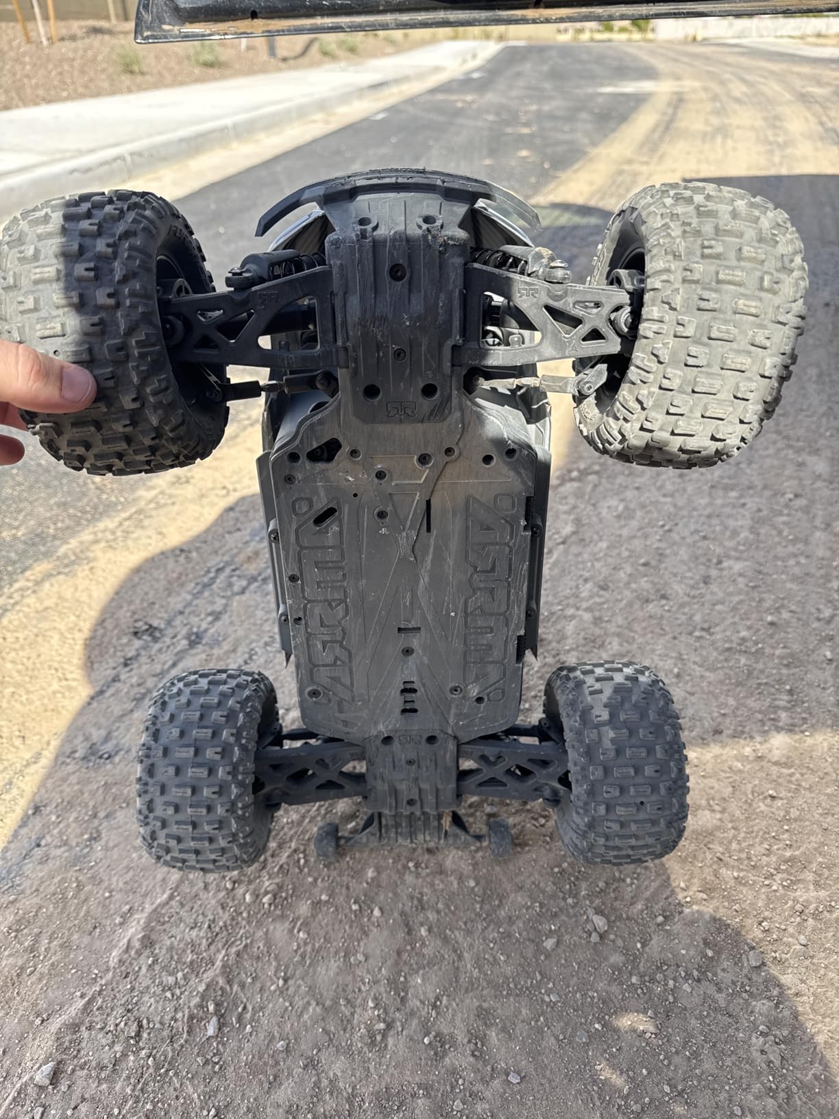 Arrma Mojave RC Truck 4X4 4S BLX 1/8th Scale Desert Truck RTR (Battery and Charger Not Included), White/Red ARA4404T1 customer photo 1