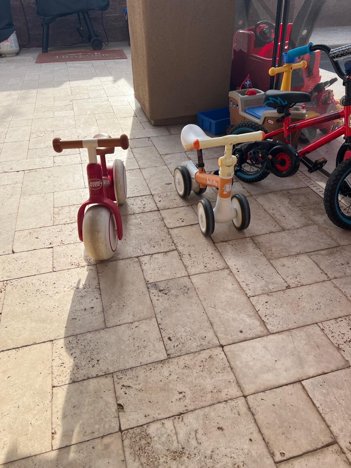 Radio Flyer Steady Start Balance Bike, Red, for Kids Ages 1-3, Pedal Free for Quick Learning, Wide Front and Dual Rear Tires, Tool-Free Adjustable Seat, Quiet Ride Wheels customer photo 1