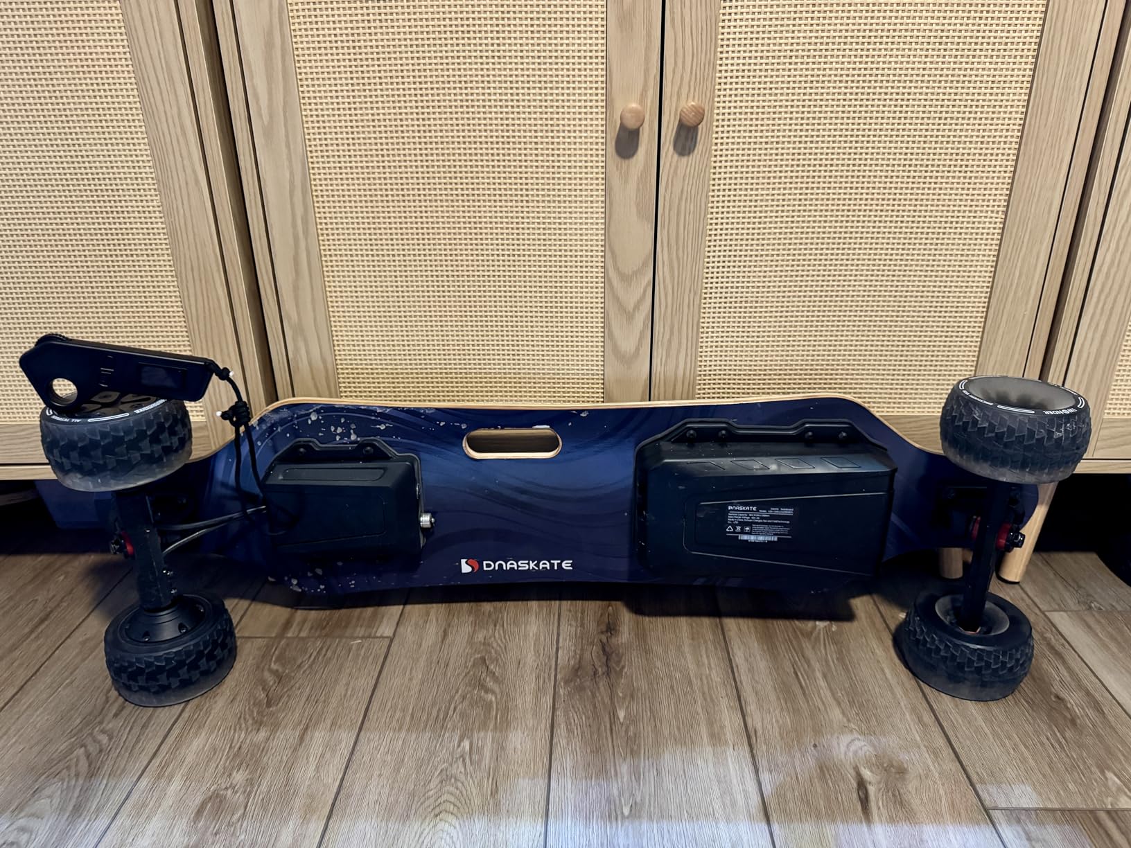 V4/V20 Electric Skateboard with Remote, 28 Mph Top Speed, 22 Miles Range, 1200W Hub-Motor, Longboard Skateboard for Adults & Teens customer photo 2