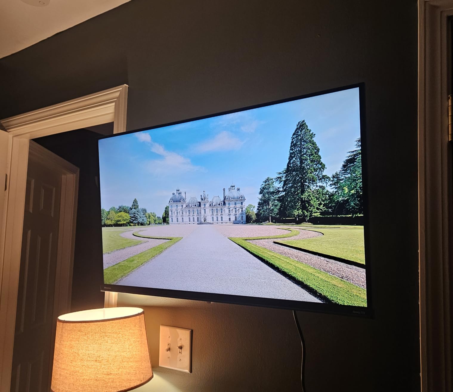 Hisense 32-Inch Class A4 Series HD 720p Smart Roku TV with Alexa Compatibility (32A4HNR) - Dolby Audio, Slim Bezel Design, Google Assistant customer photo 1
