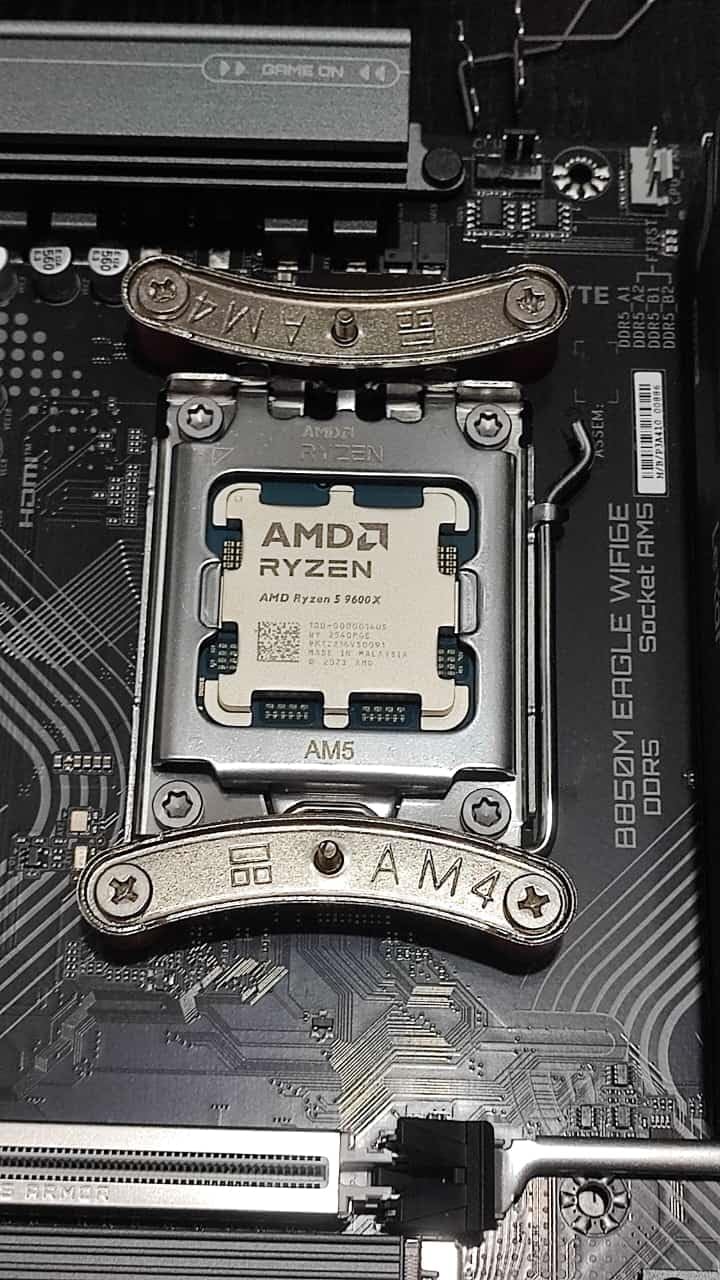 AMD Ryzen 5 9600X 6-Core, 12-Thread Unlocked Desktop Processor customer photo 1
