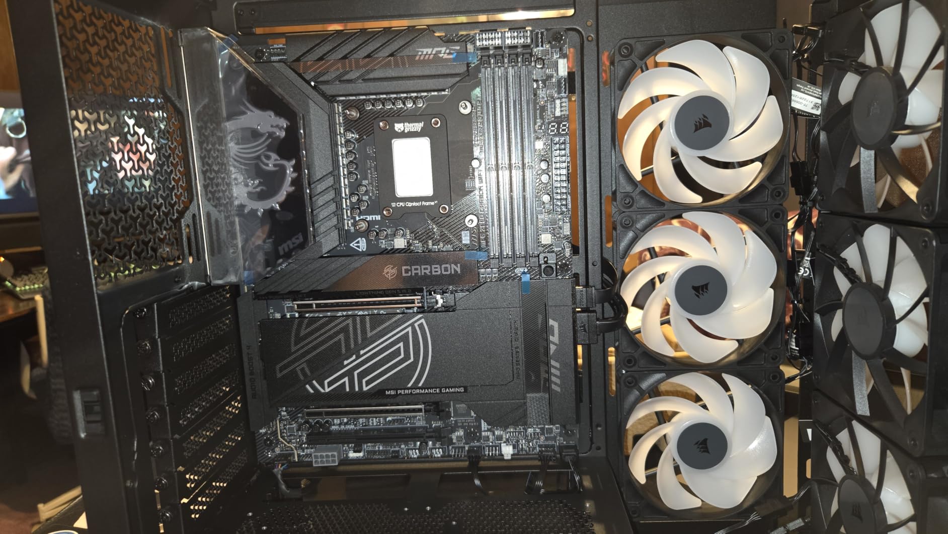 CORSAIR 4000D RS ARGB Frame Modular Mid-Tower ATX PC Case, High Airflow, 3X Pre-Installed RS Fans, InfiniRail Mounting System, ASUS BTF, MSI Zero, Gigabyte Stealth, Black customer photo 2