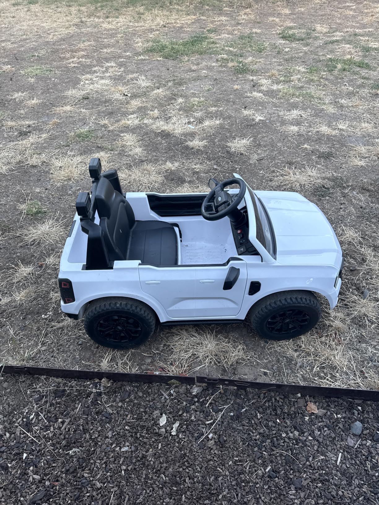Licensed Ford Ranger Ride on Pickup Truck by INFANS, 12V Battery Powered Electric Vehicle for Kids with Remote Control, Headlight, Power Display, Bluetooth, MP3, Music, Aged 3-6 Years (White) customer photo 2