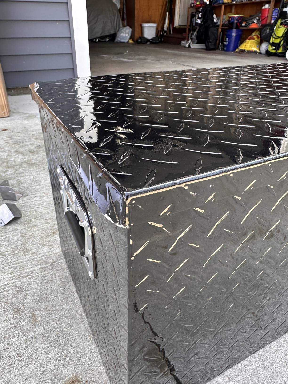 ARKSEN 49 x 15 x 15 Inch Diamond Plate Truck Bed Tool Box, Heavy Duty Waterproof Aluminum Toolboxes Storage Chest with Side Handle & Lock for Pickup Truck Bed, RV & Trailer - Black customer photo 2