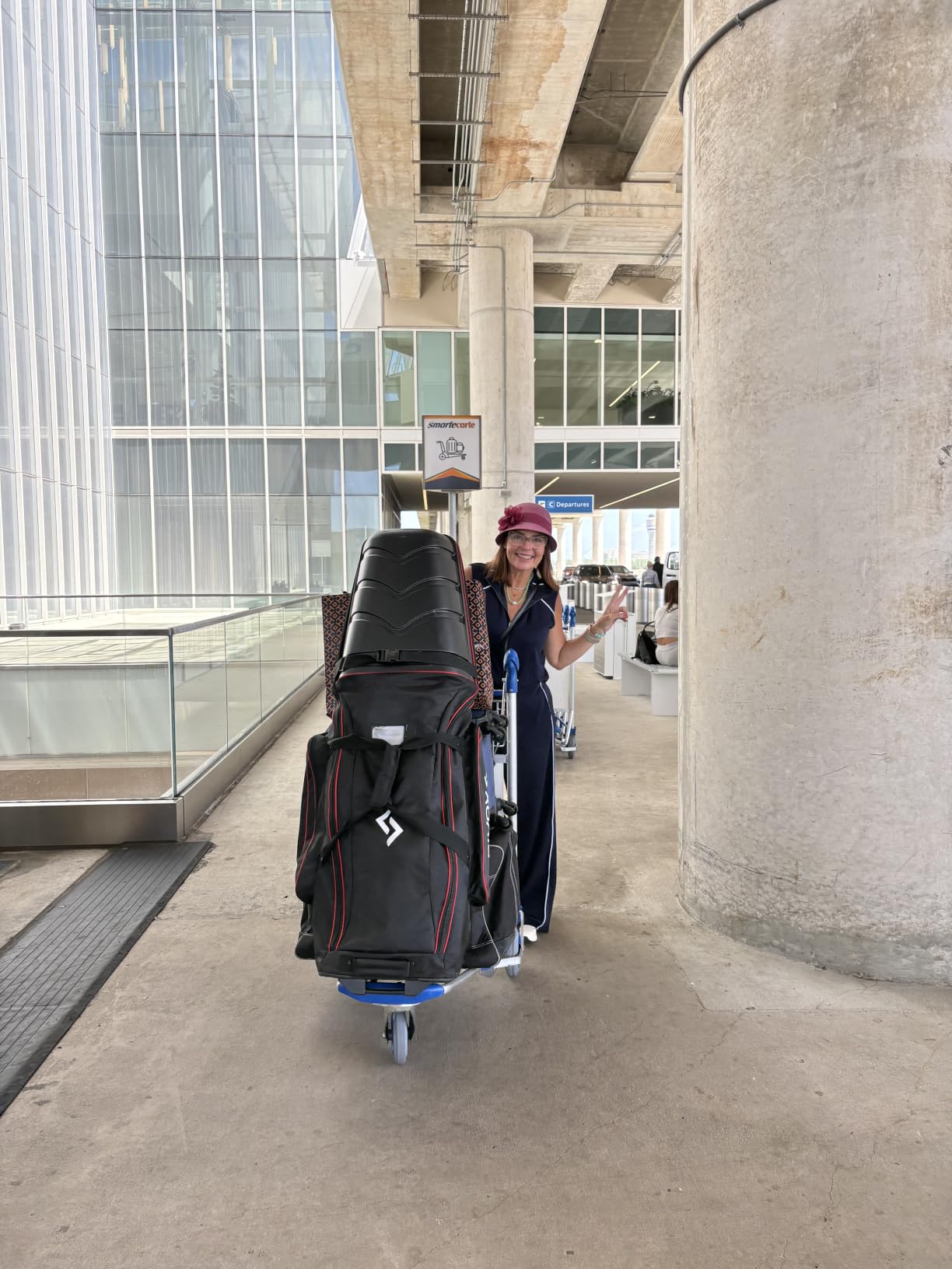 Hard Top Golf Travel Bag for Airlines - Durable Golf Club Case with Wheels, Interior Cushion, TSA Lock & Support Rod - Collapsible Hard Shell Protection customer photo 1