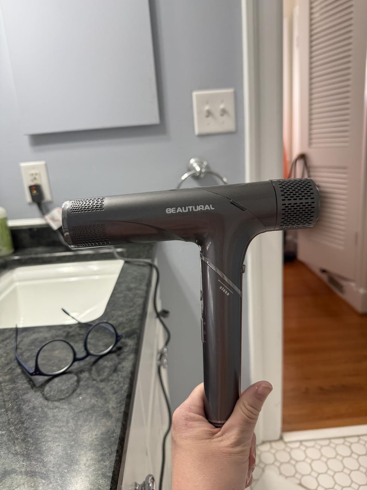 BEAUTURAL Hair Dryer, 1600W High-Speed Foldable Travel Blow Dryer, 110,000 RPM Brushless Motor Million Ionic for Fast Drying & Frizz Control, 3 Temps & 3 Speeds, Dual Voltage for Worldwide Use, Gray customer photo 2