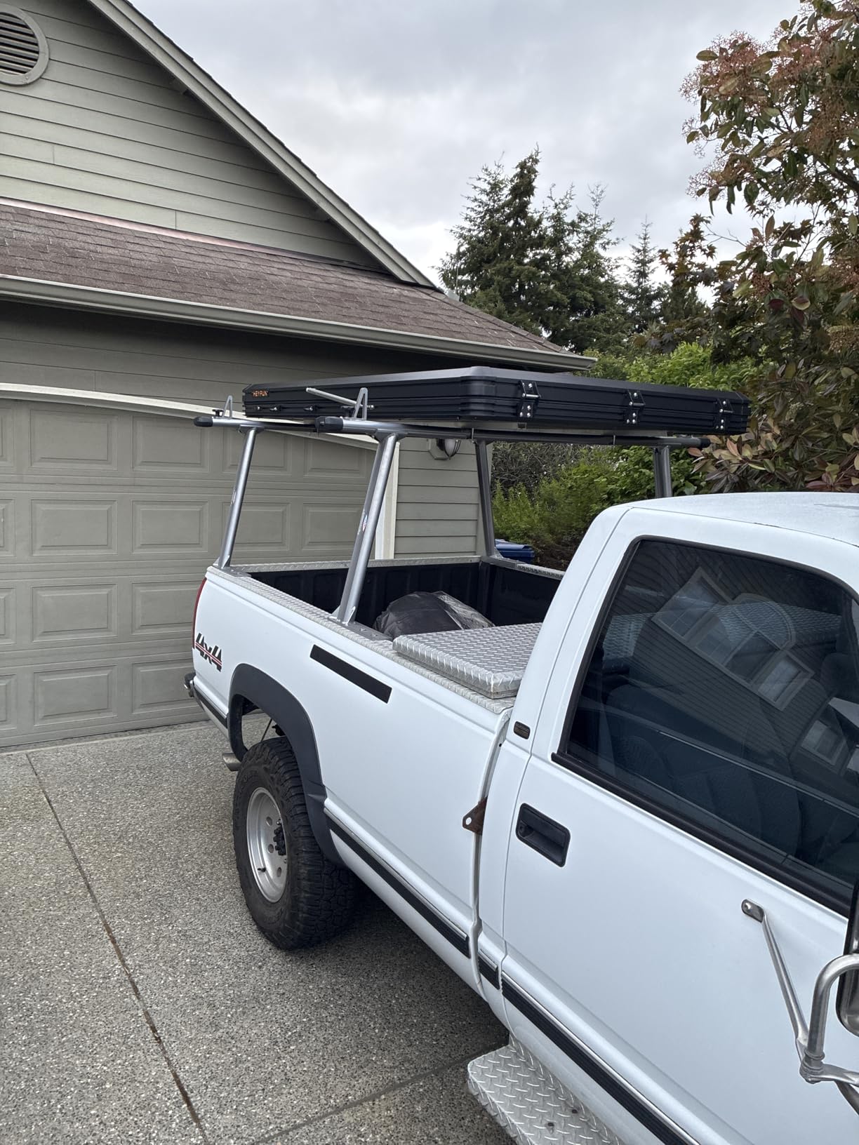 Adventurer Pro Rooftop Tent Hard Shell with Side Awning & LED Light Strip, 2-3 Person Roof Top Tent for 4 Season Camping customer photo 2