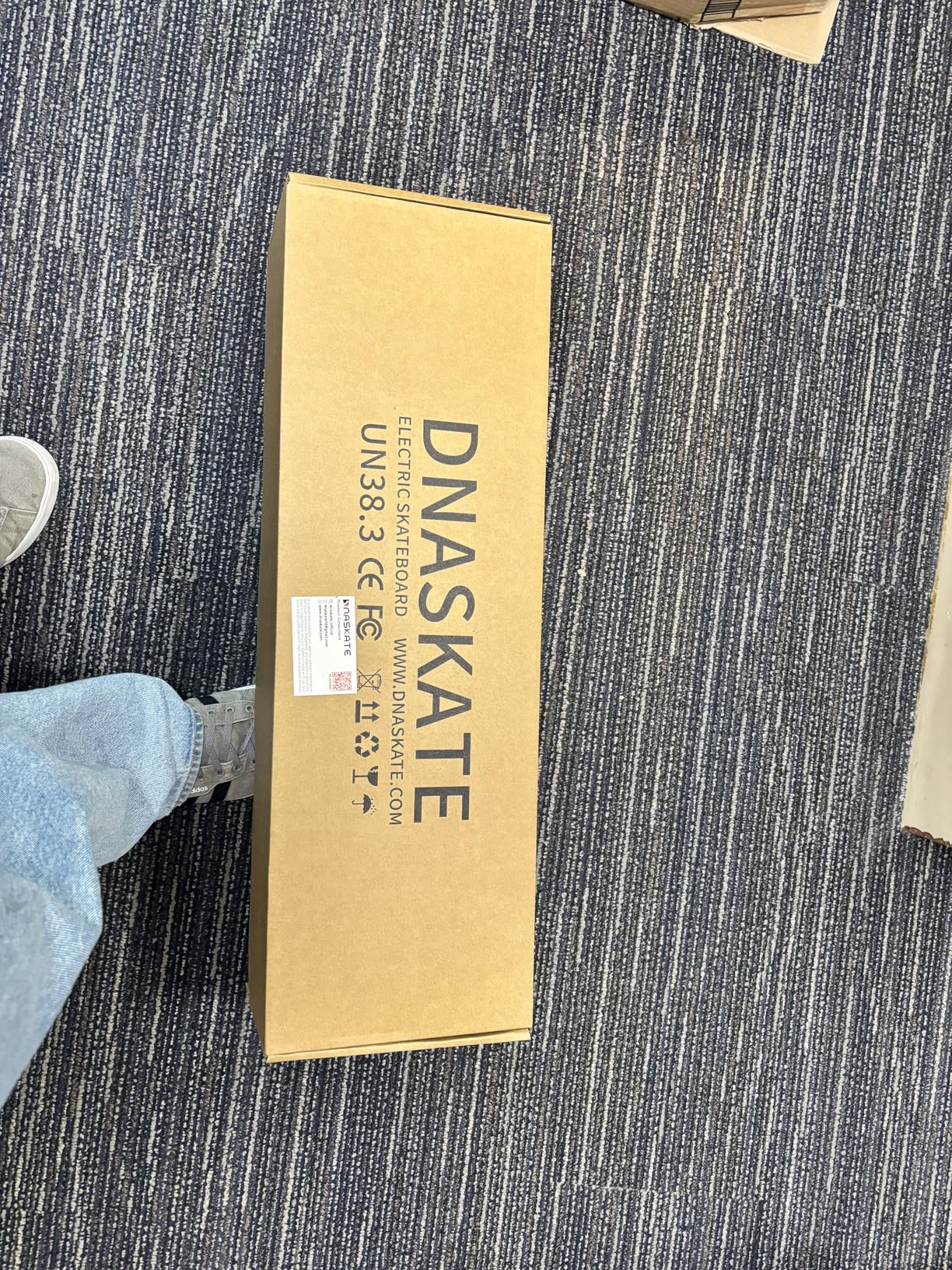 M8 Electric Skateboard with Remote, 15Mph Top Speed, 9Miles Range, 400 Hub-Motor, Skateboard for Adults & Teens customer photo 1