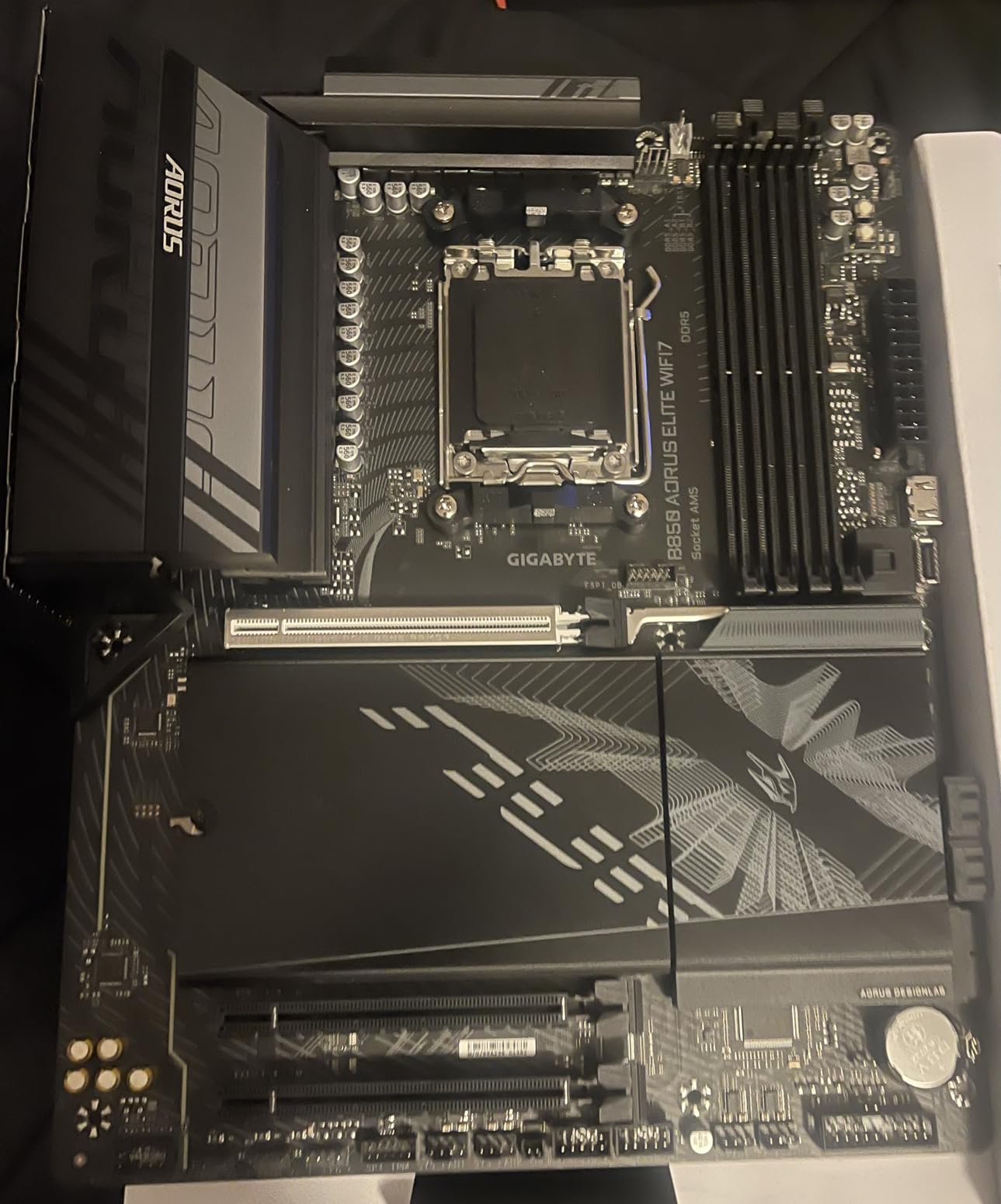 GIGABYTE B850 AORUS Elite WIFI7 AMD AM5 ATX Motherboard, Support AMD Ryzen 9000/8000/7000 Series, DDR5, 14+2+2 Power Phase, 3X M.2, PCIe 5.0, USB-C, WIFI7, 2.5GbE LAN, EZ-Latch, 5-Year Warranty customer photo 2