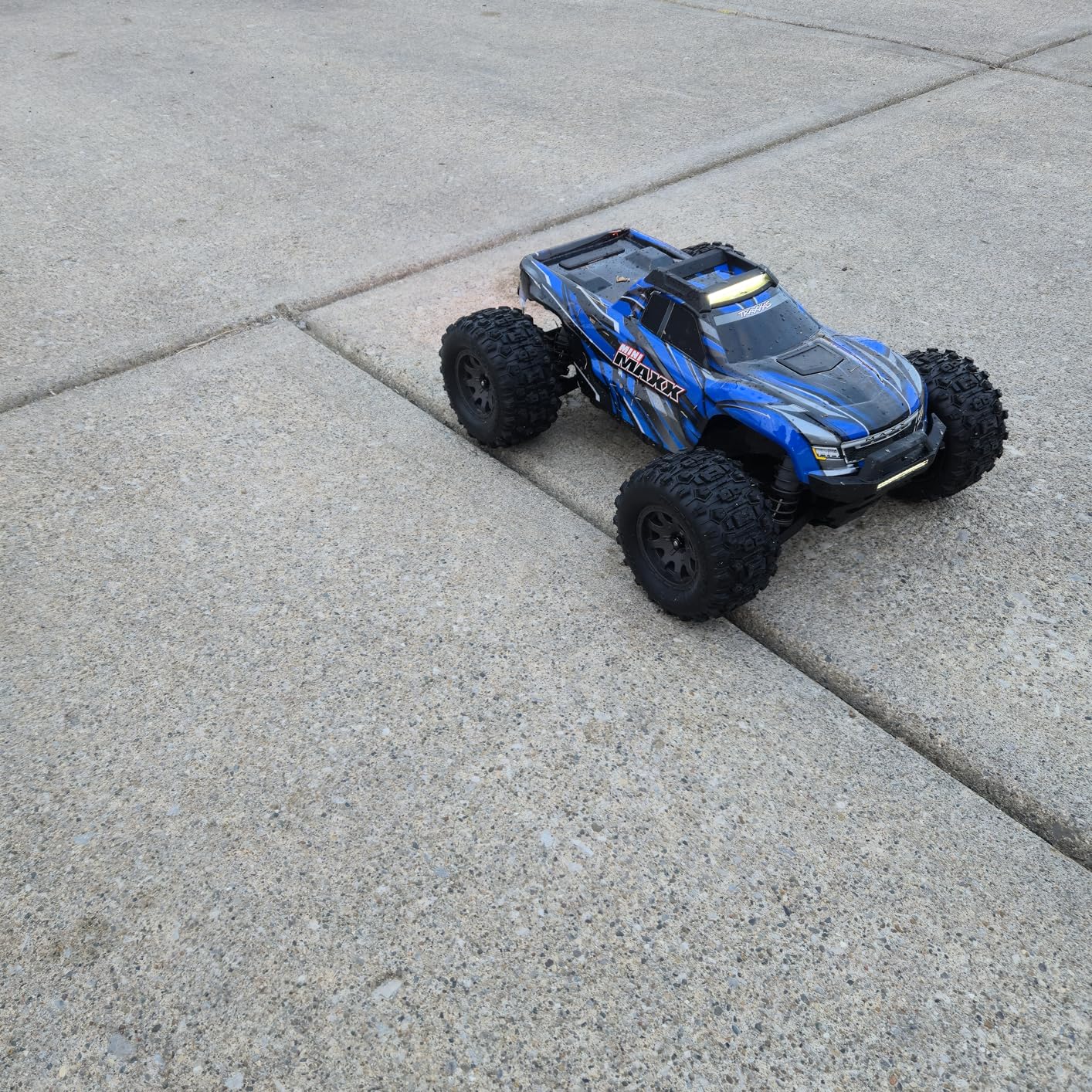 Traxxas Mini Maxx BL-2S 1/10 RTR Monster Truck - Blue customer photo 1