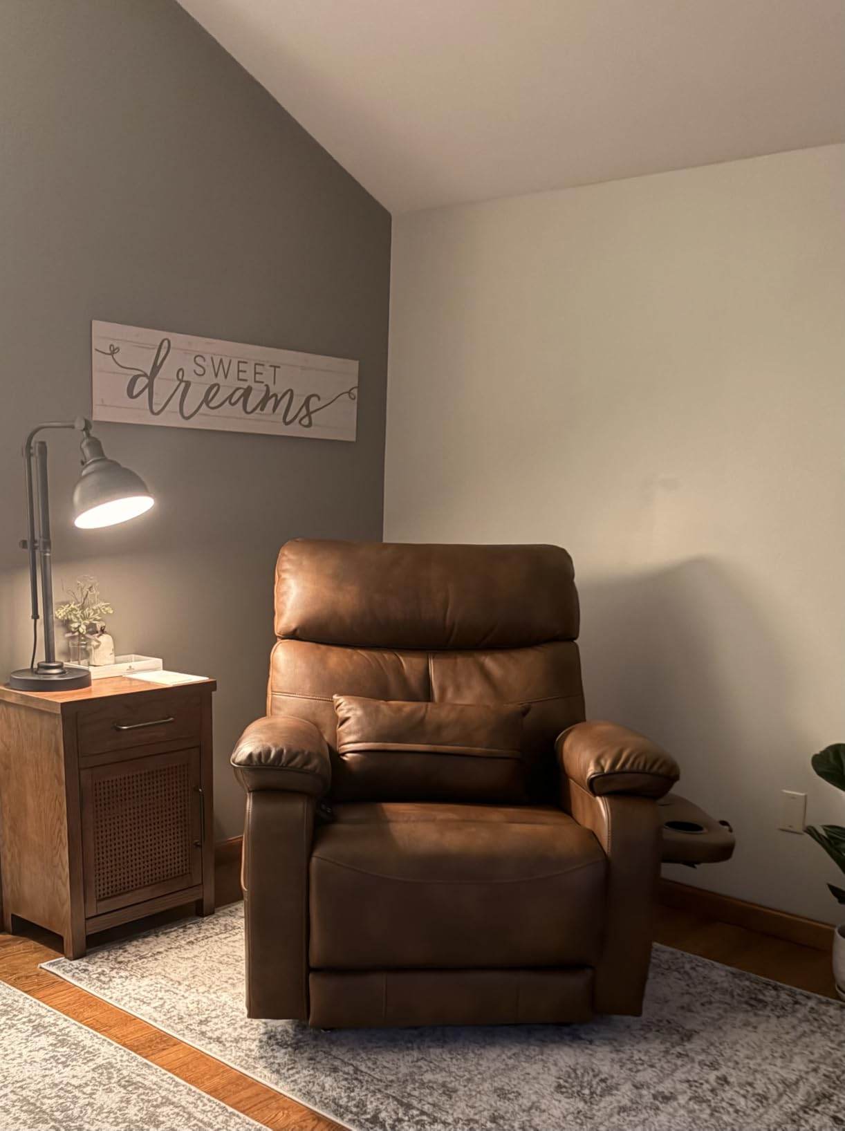 Dual Motor Power Lift Recliner Chair for Adult & Elderly, Infinite Position Lay Flat Lift Chair with Heat & Massage, Cup Holder, Lumbar Pillow, Wireless Charger, USB Ports, Leather (Beige) customer photo 1