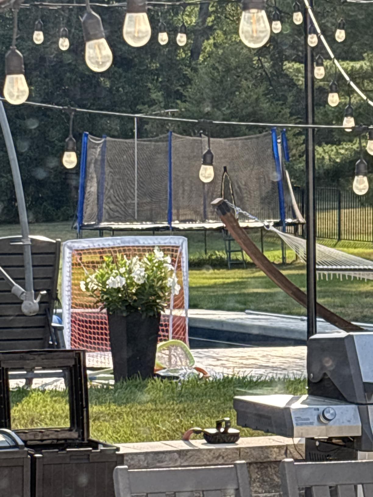 Zupapa 1800LBS Capacity No-Gap Design 16 15 14 12FT Trampoline with Safety Enclosure Net and Non-Slip Ladder, 10-Year Quality Assurance, Perfect for Kids Family Outdoor Backyard Fun customer photo 2