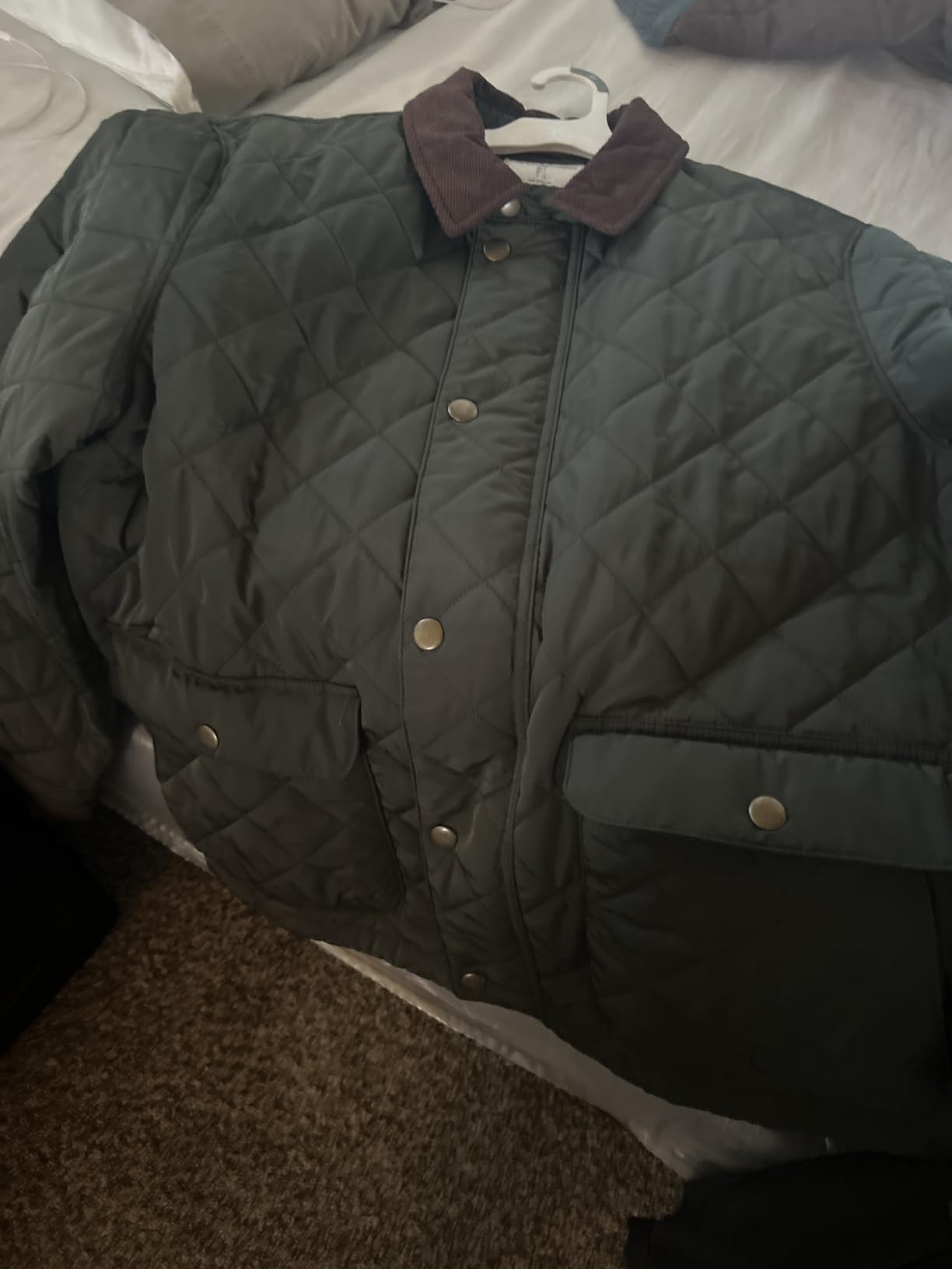 Amazon Essentials Men's Relaxed Fit Quilted Midweight Jacket customer photo 1