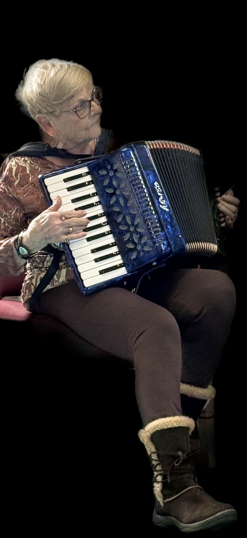 25 Keys Accordion, 16 Bass Student Piano Accordion for Beginner and Adults, Lightweight Portable with Adjustable Straps, Cleaning Cloth, Gloves, and Carrying Bag(Blue) customer photo 3
