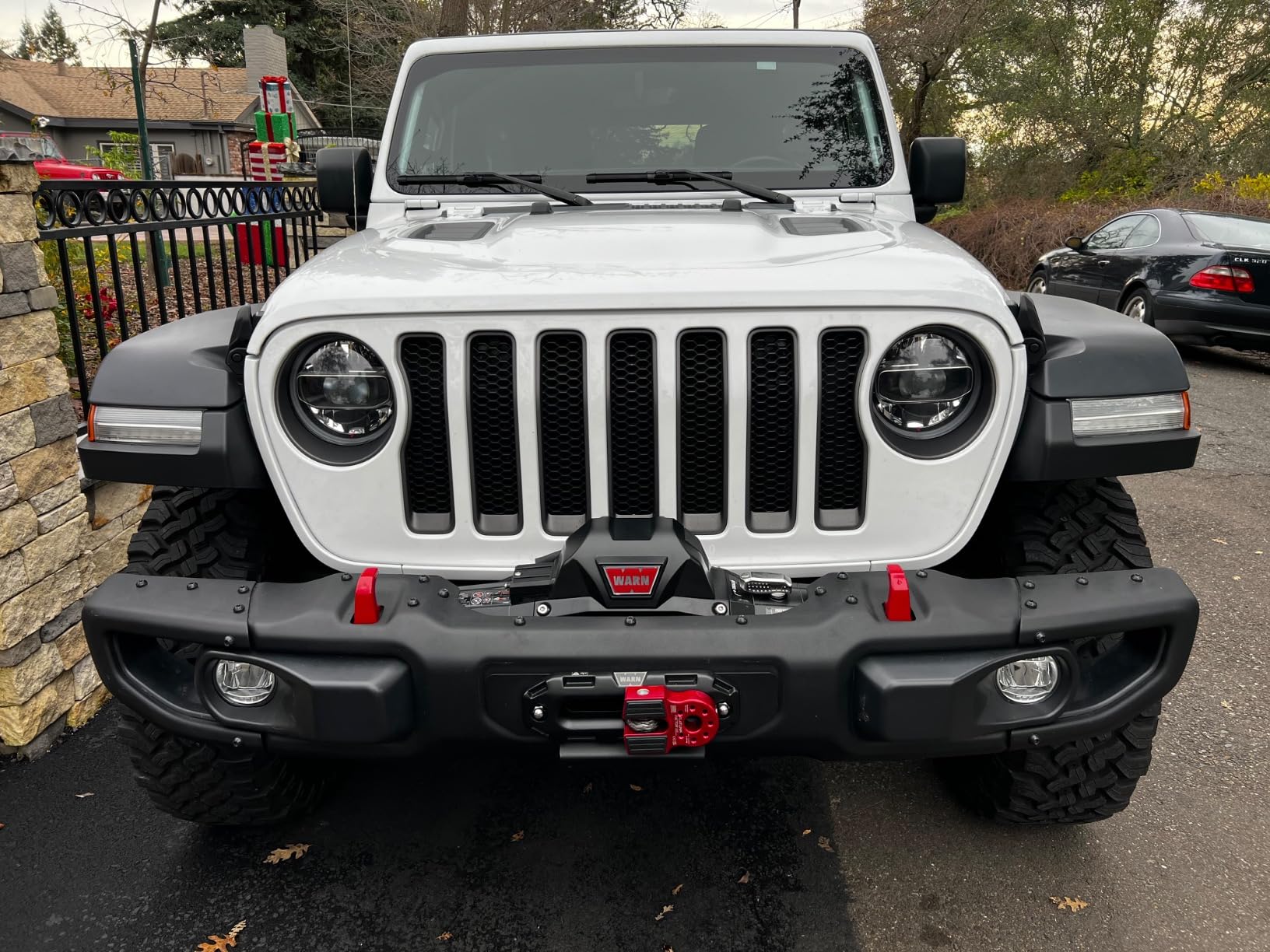 Warn Zeon 10-S Platinum 12V Electrical Utility Winch with 100 ft of 3/8 in Spydura Synthetic Rope & 10,000 lbs. - Includes Wireless Remote and Epic Dual Pin H Shape Shackle Hyperlink (92815) customer photo 2