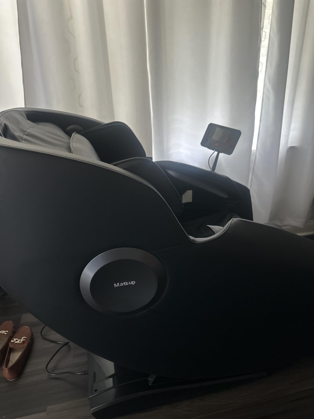 Massage Chair, Zero Gravity Full Body Massage Chair, Shiatsu Recliner with 14 Massage Points, Lumbar and Calf Heating, 20 Auto Modes, Spacious Massage Area, Bluetooth Speaker, Touch Screen Controller customer photo 1