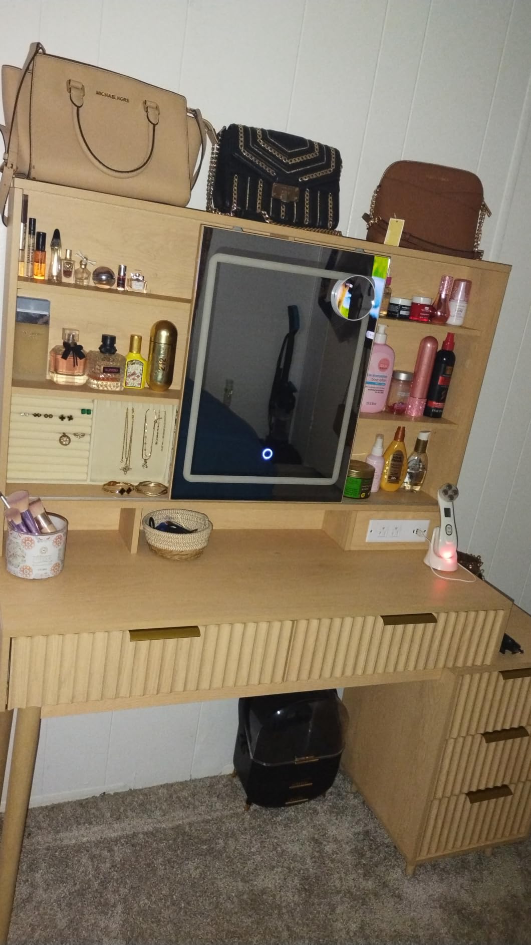 VASAGLE MAXE Collection - Vanity Desk with Sliding Mirror and Lights, Mid Century Modern Fluted Makeup Vanity with 10x Magnifying Mirror, Charging Station, Jewelry Storage, Oak Beige URDT139YC01S customer photo 1
