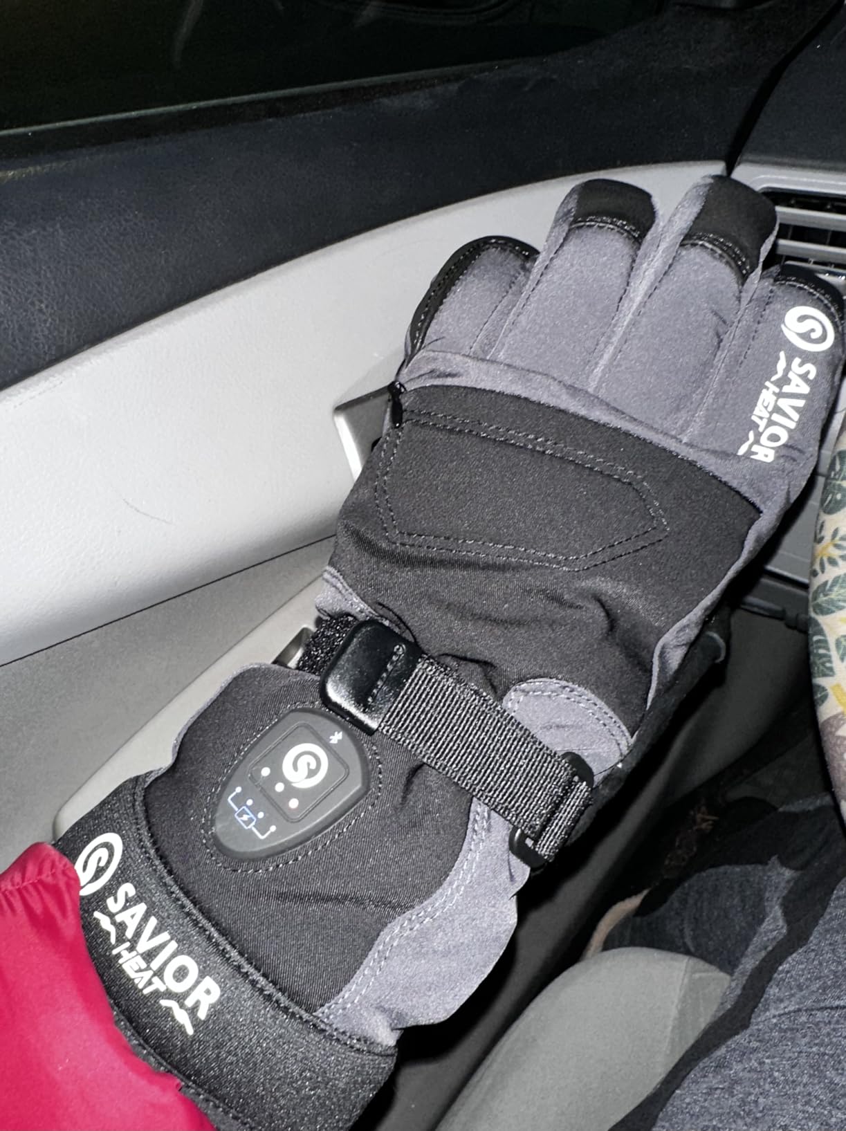 SAVIOR HEAT 3.0 Heated Ski Gloves for Men & Women, 7.4V 3000mAh Anti-Freeze Battery, PD Fast Charging & Bluetooth APP Control, Waterproof Goat Leather, 3M Thinsulate for Skiing Motorcycle customer photo 1