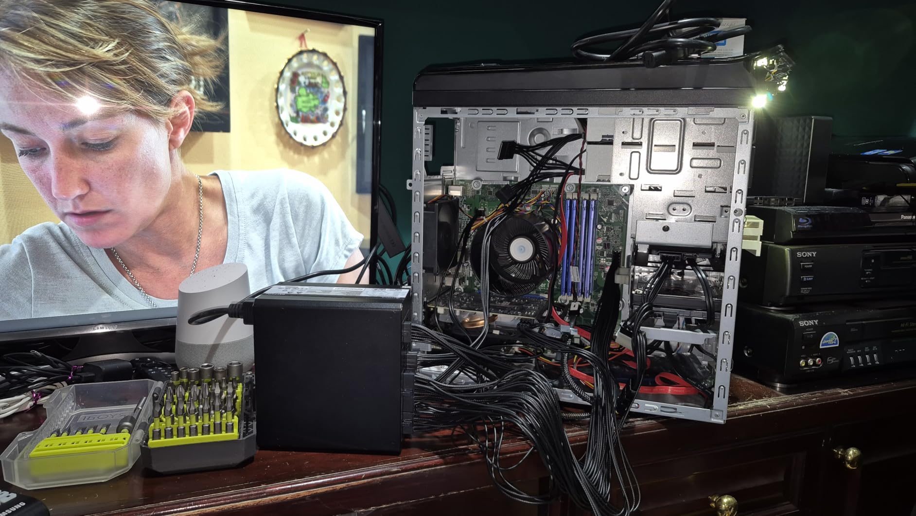 CORSAIR RM750e ATX 3.1 PCIe 5.1 Ready Fully Modular 750W Power Supply - 12V-2x6 Cable Included, Cybenetics Gold Efficiency, 105°C-Rated Capacitors, Modern Standby Mode - Black customer photo 1