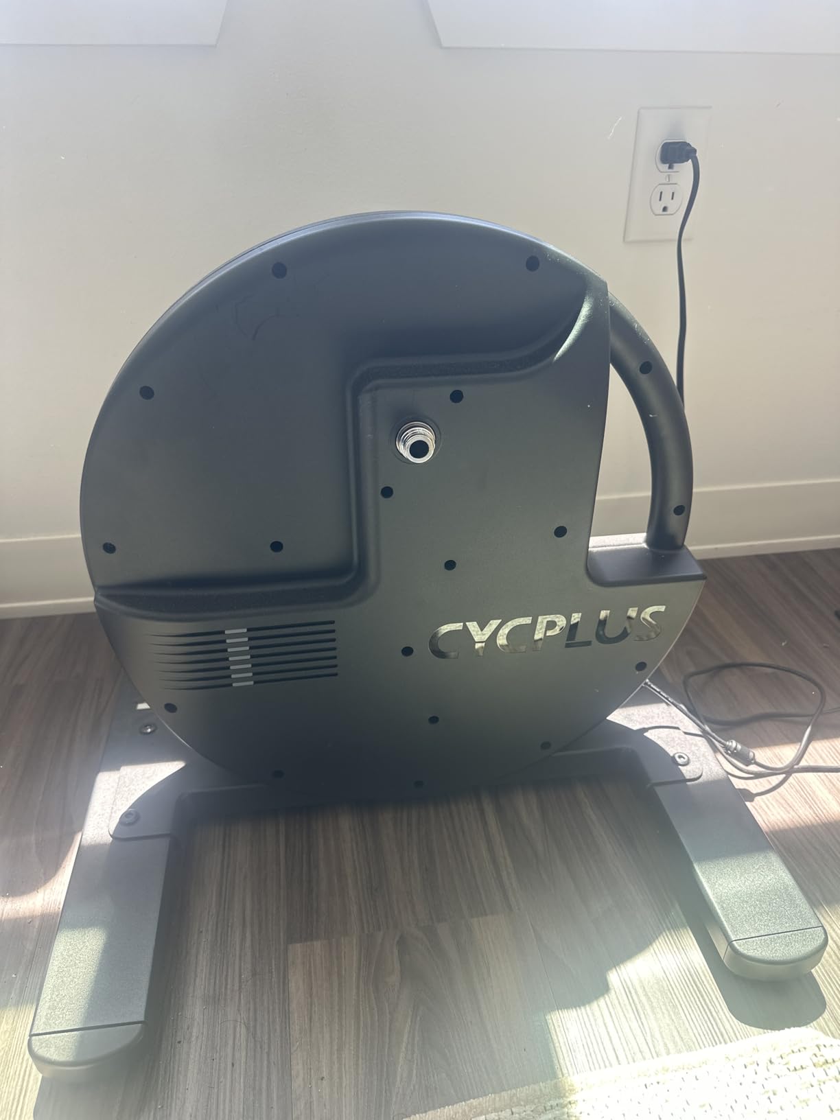 CYCPLUS R200 Smart Indoor Bike Trainer, 2200W Brushless Motor, 19% Gradient Simulator, Virtual Shifting customer photo 1