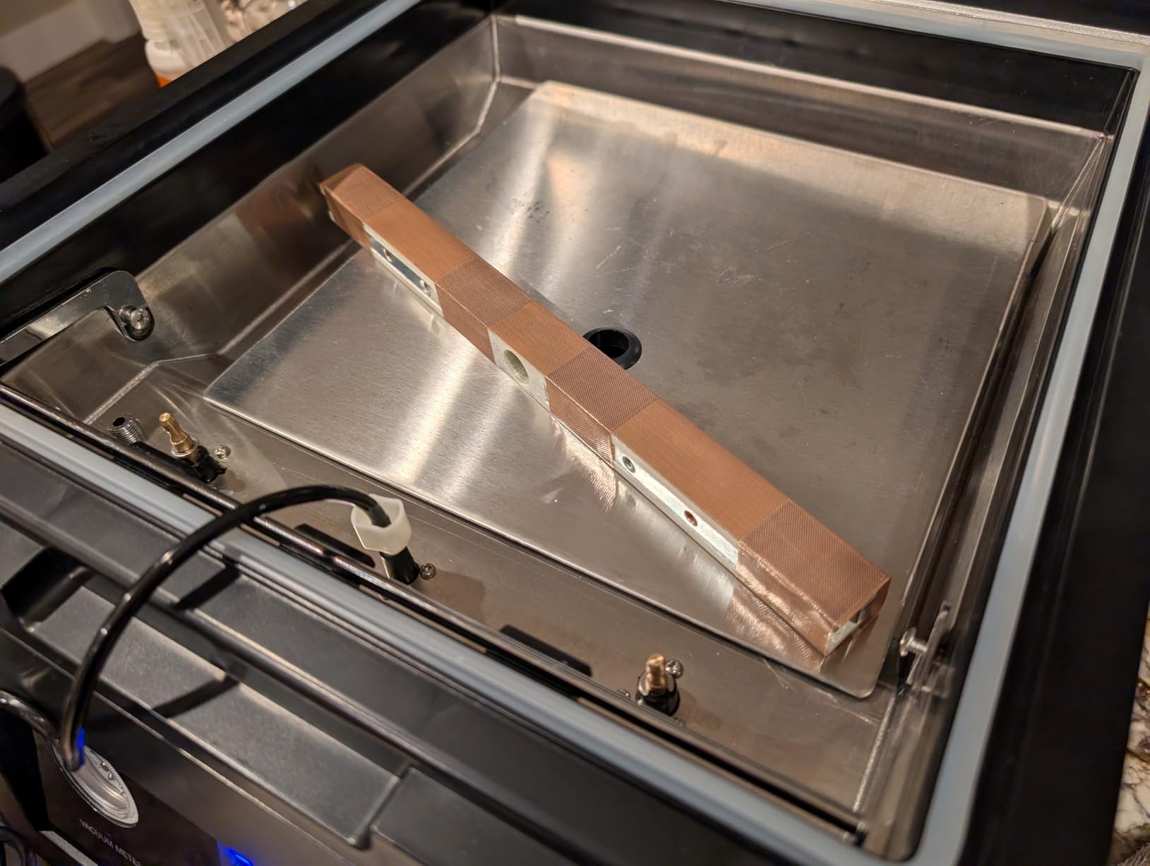 VEVOR Chamber Vacuum Sealer, 380W Vacuum Pump Power, Sealing Bag Packing Machine for Wet Foods, Meat, Compact Design with 11.5 in Sealing Length, Ideal Commercial Sealer for Professional and Home Use customer photo 1