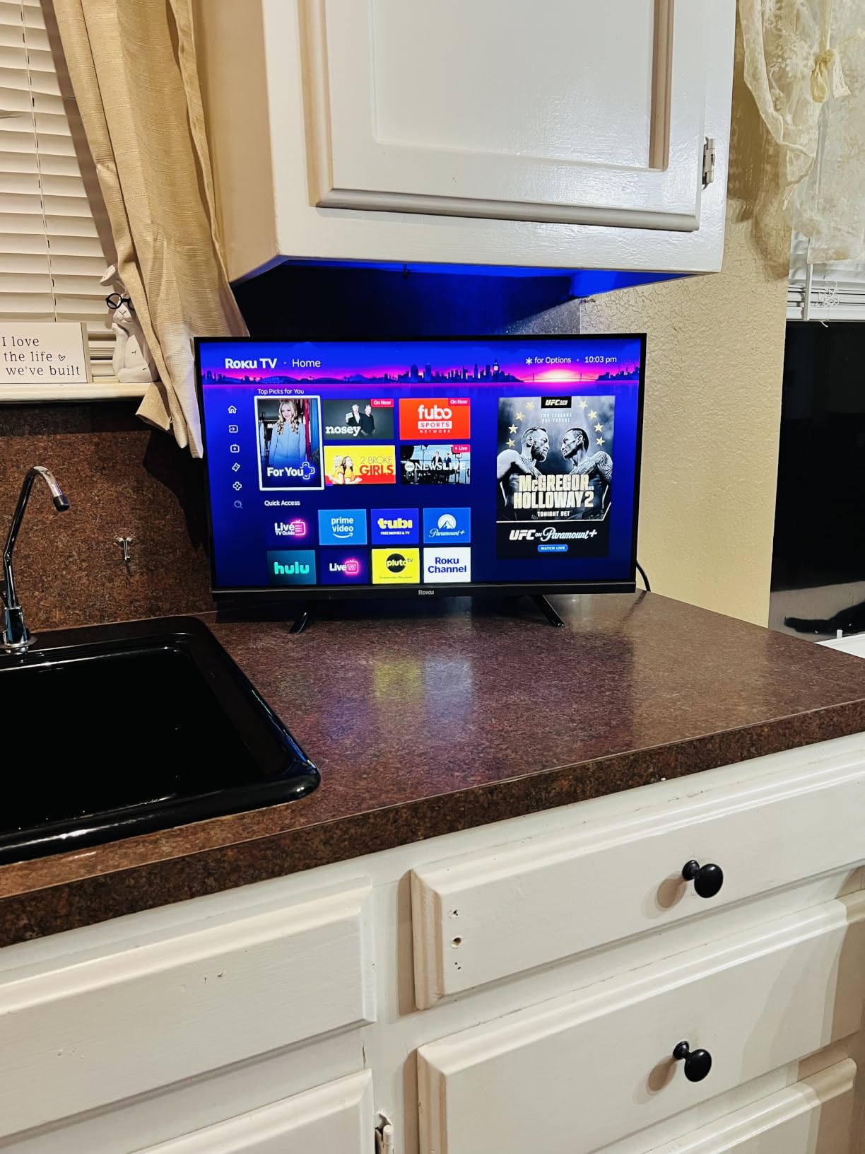 Roku Smart TV 32-Inch Select Series, 1080p Full HD TV - Roku TV with Voice Remote - Flat Screen LED Television with Wi-Fi for Streaming Live Local News, Sports, Family Entertainment customer photo 2
