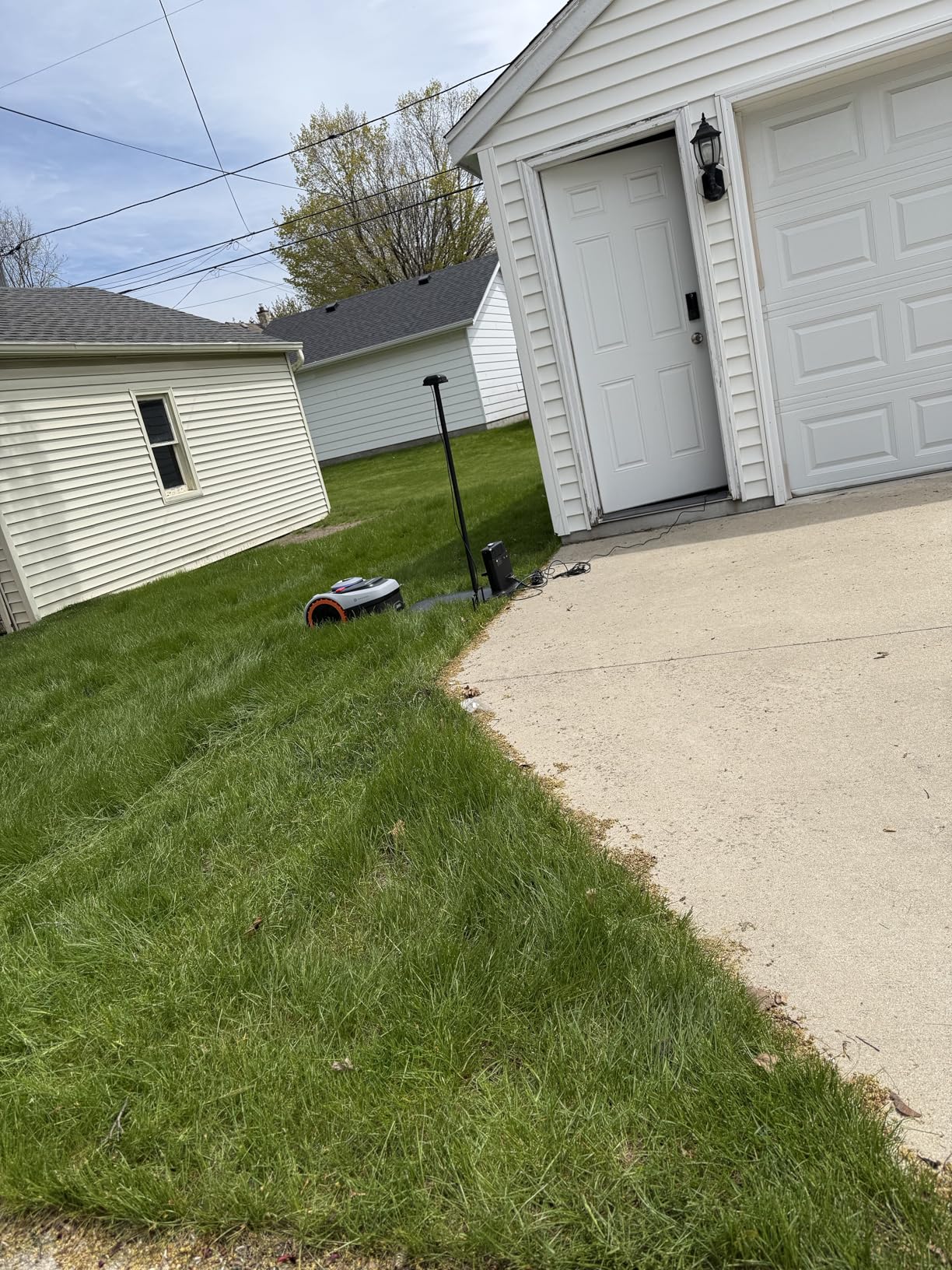 Segway Navimow i206 AWD Robot Lawn Mower, Wire-Free Robotic Mower, All-Wheel Drive for 45% Slopes, 2-3.6 in Adjustable Cutting Height, NRTK + Vision, Auto Mapping, 2.55Ah Battery, Covers 0.15 Acre customer photo 2