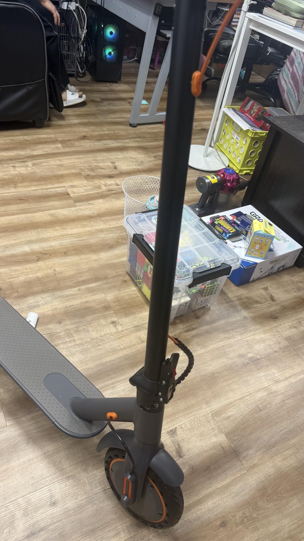 WERHY Electric Scooter, 500/350W Powerful Motor, 22/19 MPH Max Speed, 28-15 Miles Range, Lightweight Foldable Kick Scooter with Dual Braking Systems, Smart APP customer photo 1