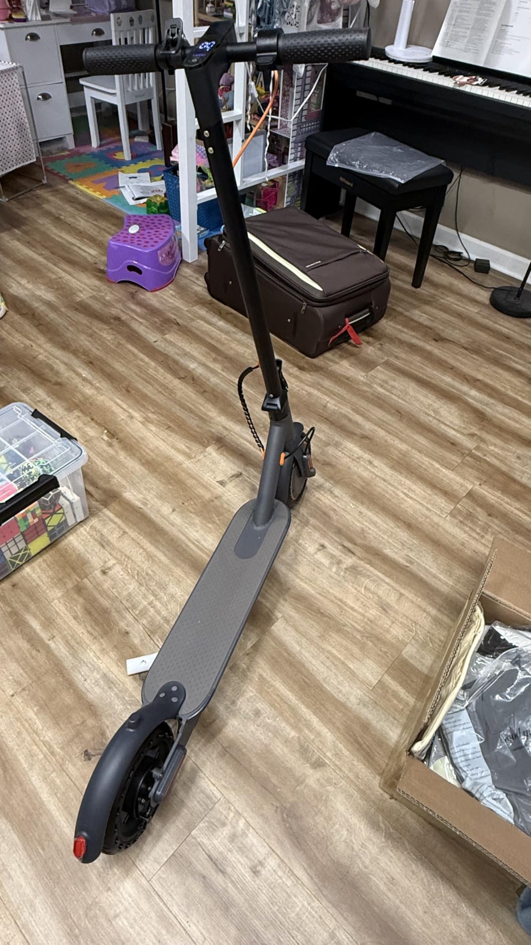 WERHY Electric Scooter, 500/350W Powerful Motor, 22/19 MPH Max Speed, 28-15 Miles Range, Lightweight Foldable Kick Scooter with Dual Braking Systems, Smart APP customer photo 2