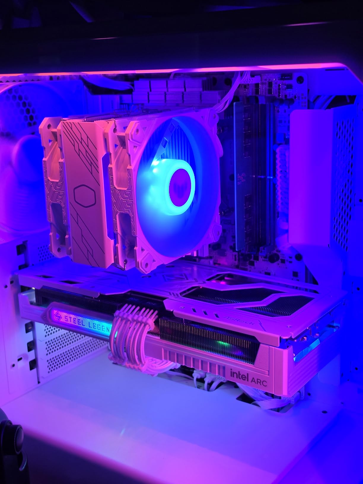 Intel Core Ultra 5 Processor 250K Plus 18 cores (6 P-cores + 12 E-cores) up to 5.3 GHz customer photo 1