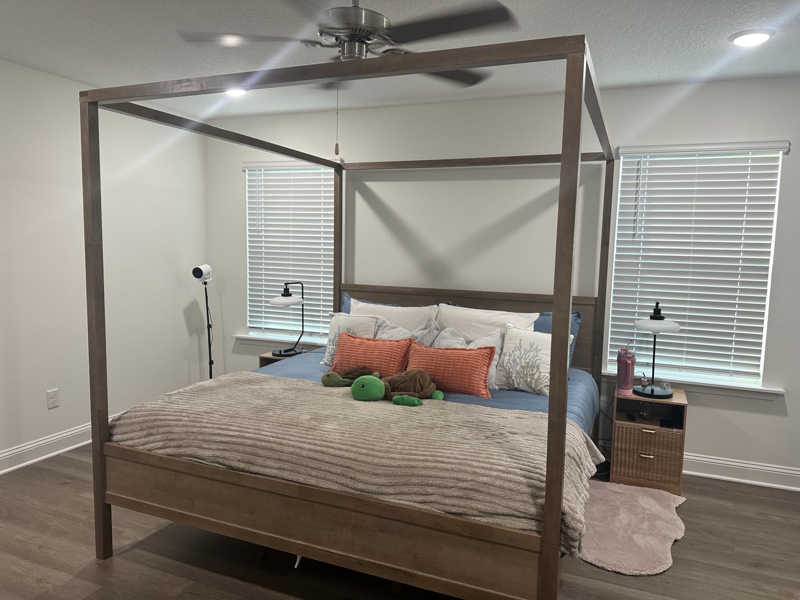Merax Queen Size Solid Wood Canopy Bed Frame with Headboard & 4 Posters, Antique Oak Feature Farmhouse Style Queen Canopy Bed with Slats Support & Sturdy Legs, No Box Spring Needed customer photo 1