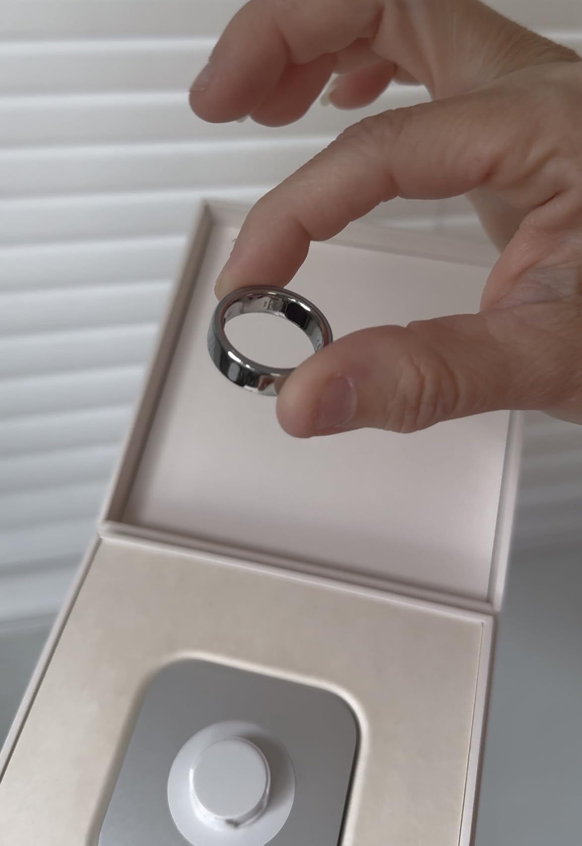 Oura Ring 5 - Silver - Size 8 - World's Smallest Smart Ring - Sleep, Activity, Women's Health, AI Advisor, 1 Week of Battery Life, Size Before You Buy, Android & iOS Compatible customer photo 2