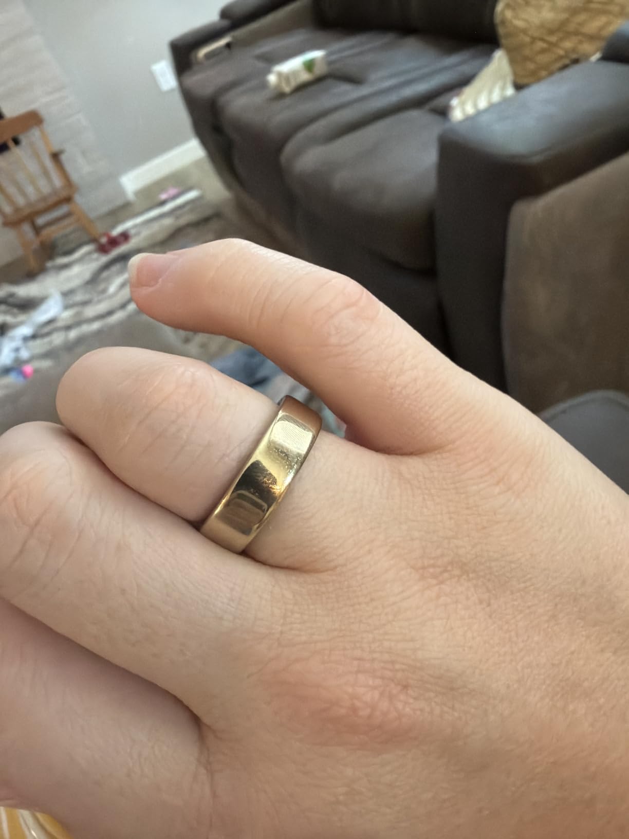Oura Ring 5 - Gold - Size 8 - World's Smallest Smart Ring - Sleep, Activity, Women's Health, AI Advisor, 1 Week of Battery Life, Size Before You Buy, Android & iOS Compatible customer photo 2