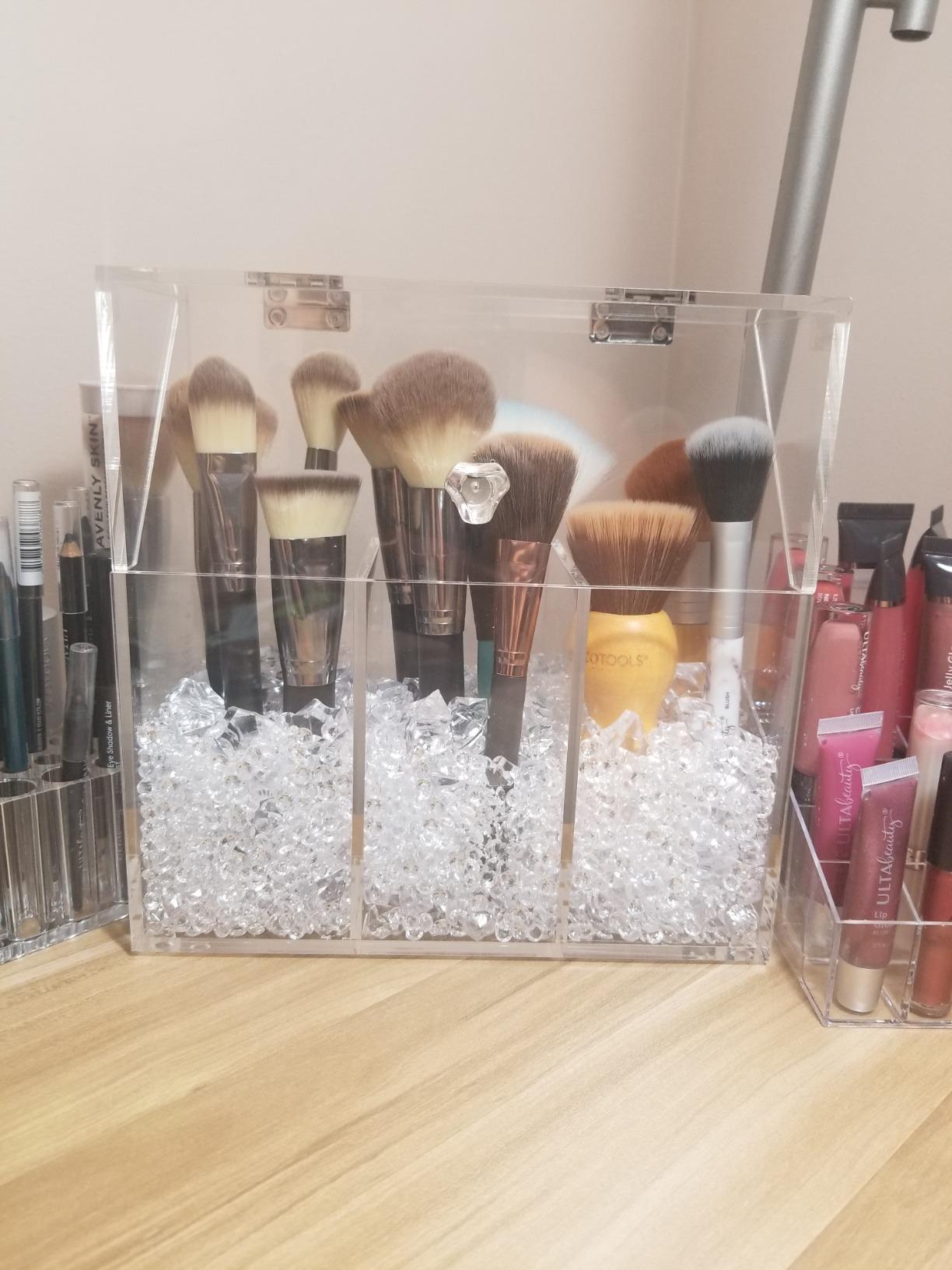 Electric Makeup Brush Cleaner Machine with Automatic Cleaning and Drying Functions Portable Makeup Brush Cleaner for All Size of Makeup Brushes Gifts for Makeup Lovers customer photo 1