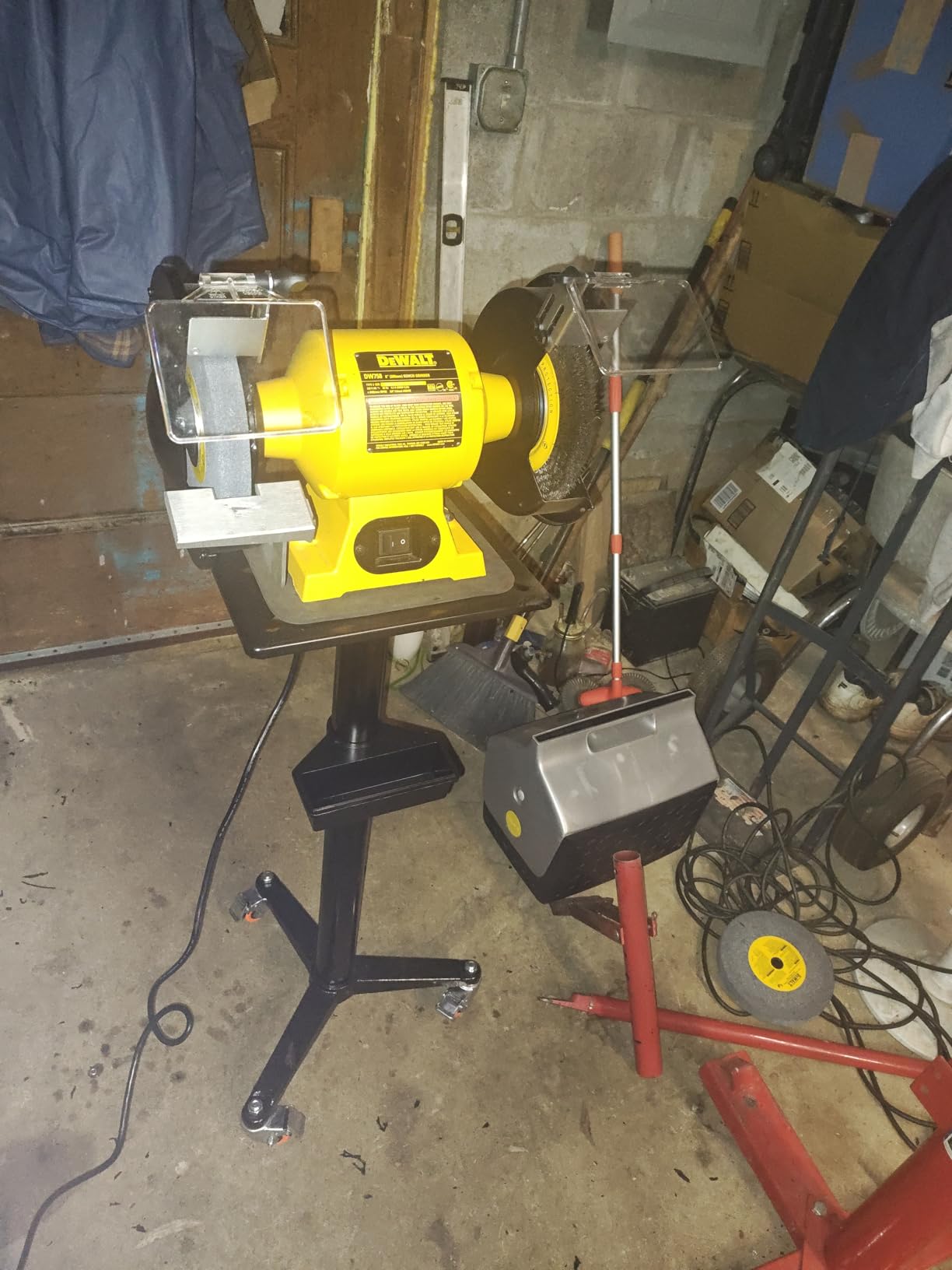 DEWALT DW758 8-Inch Bench Grinder customer photo 2