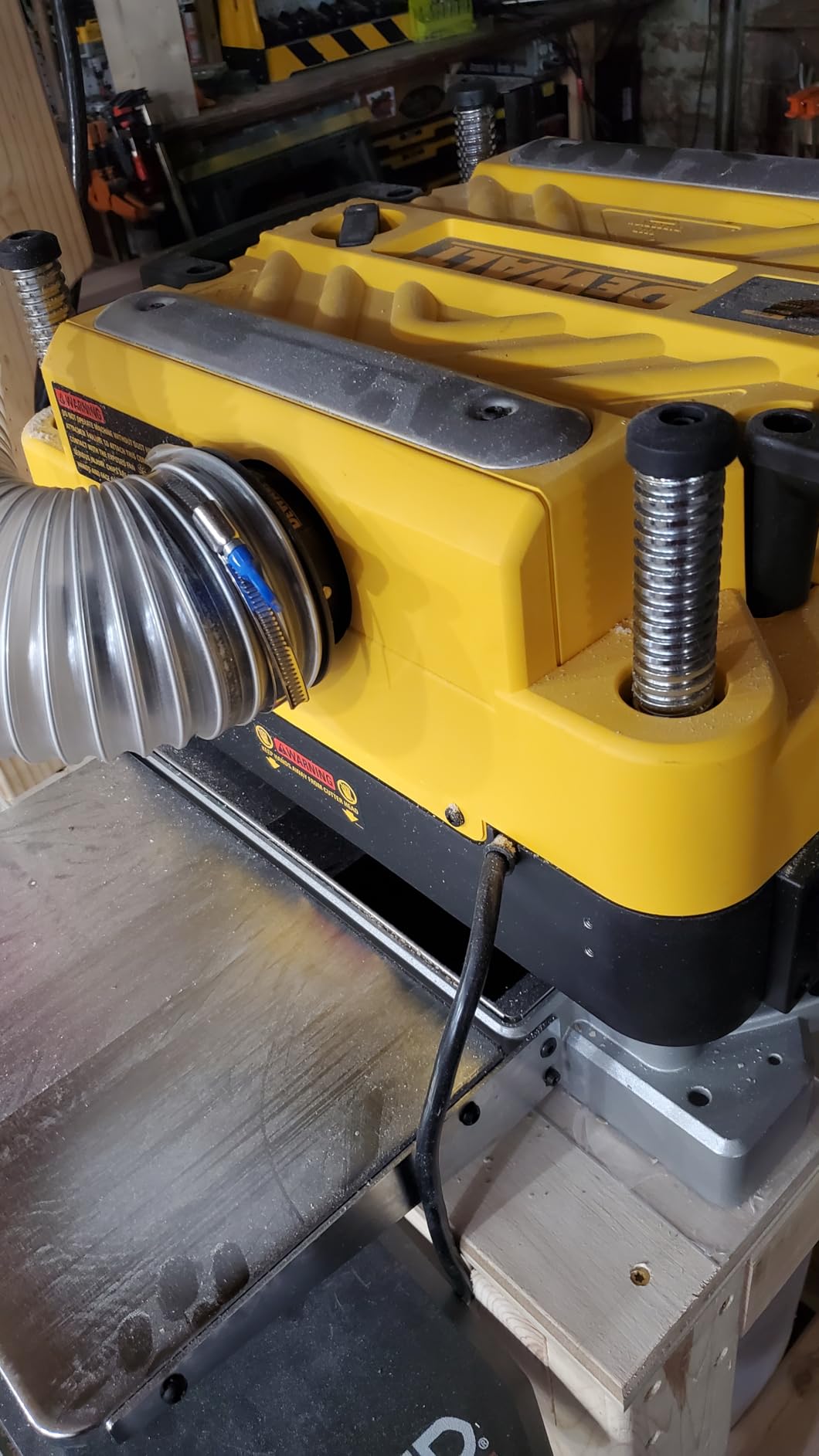 DEWALT Planer, Thickness Planer, 13-Inch, 3 Knife for Larger Cuts, Two Speed 20,000 RPM Motor, Corded (DW735) customer photo 1