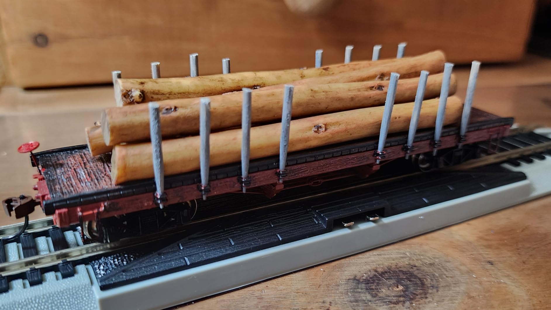 Bachmann Trains - ACF 40' log car with logs (1906-1935) - HO Scale customer photo 2