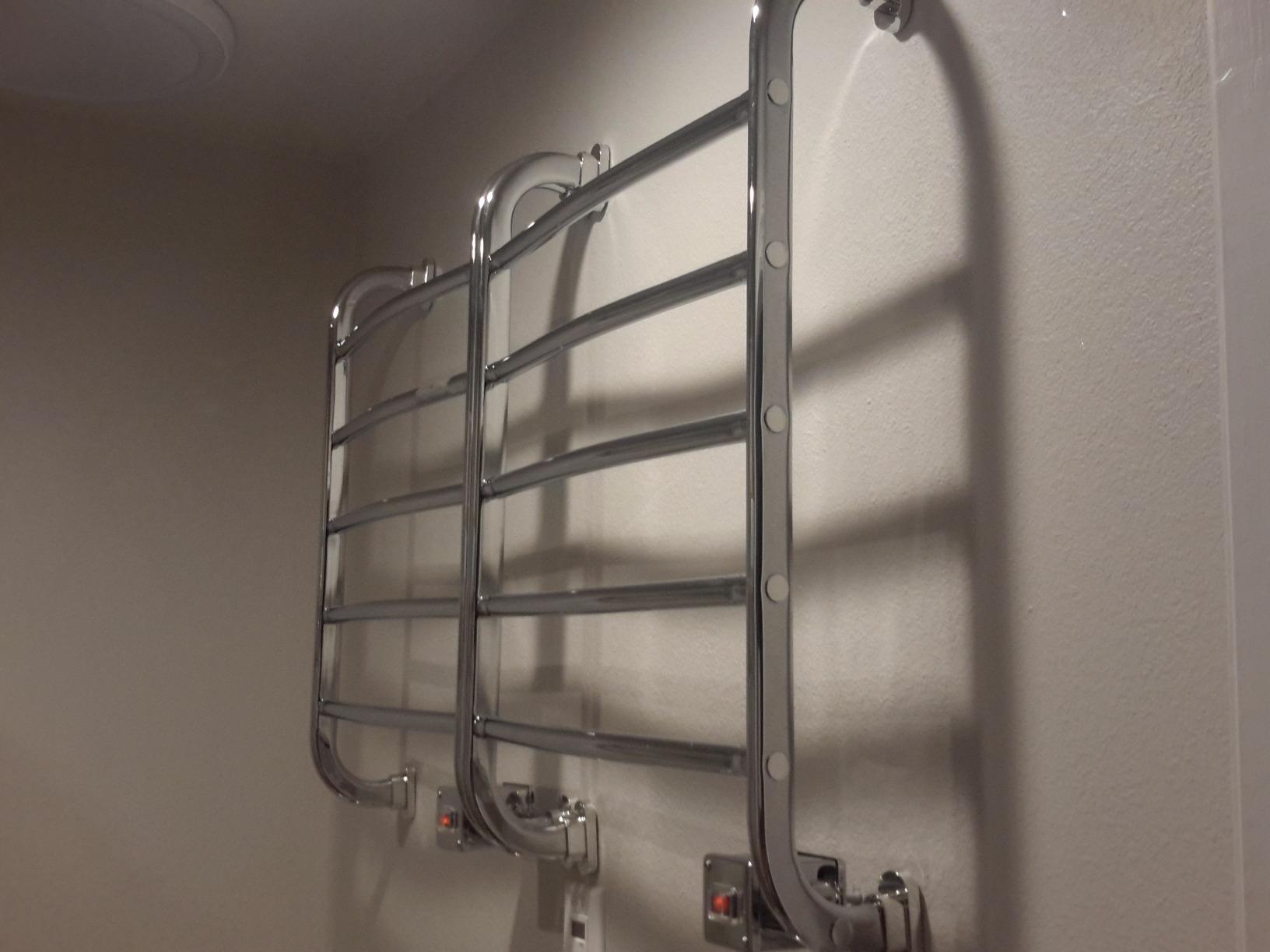 Hyde Park Towel Warmer - Free-Standing Towel Warmer Rack for Drying Towels and Garments - 39-Inch Chrome Finish Frame with 8 Bars customer photo 1