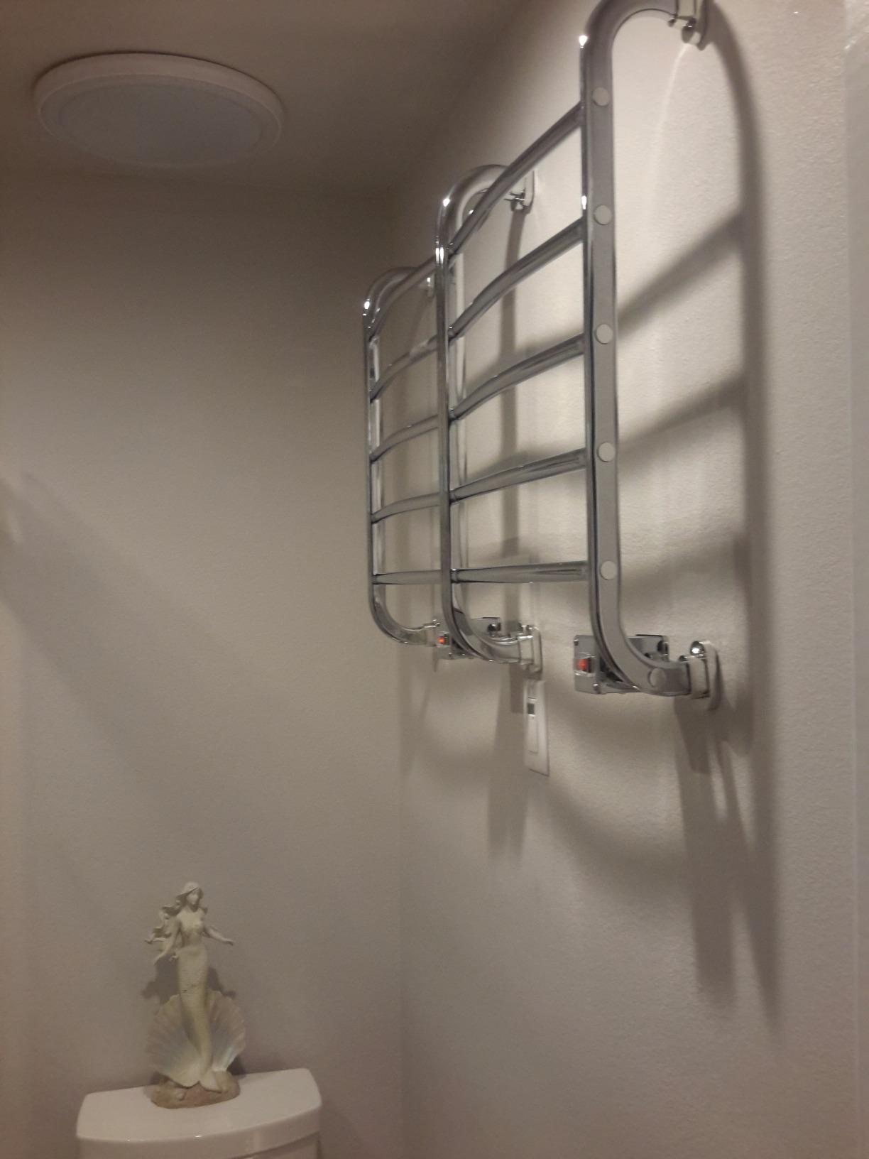 Hyde Park Towel Warmer - Free-Standing Towel Warmer Rack for Drying Towels and Garments - 39-Inch Chrome Finish Frame with 8 Bars customer photo 2