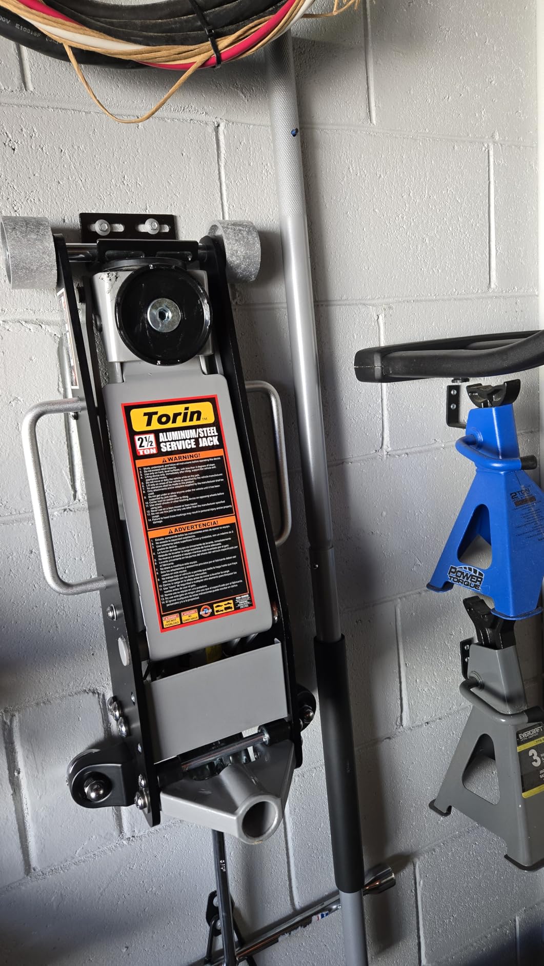 Torin Floor Jack,2.5 Ton Aluminum and Steel Hydraulic Low Profile Car Jack with Dual Piston Quick Lift Pump,Lightweight Racing Floor Jack for Vehicle,5,000 lb Capacity,Black,T84025B customer photo 2