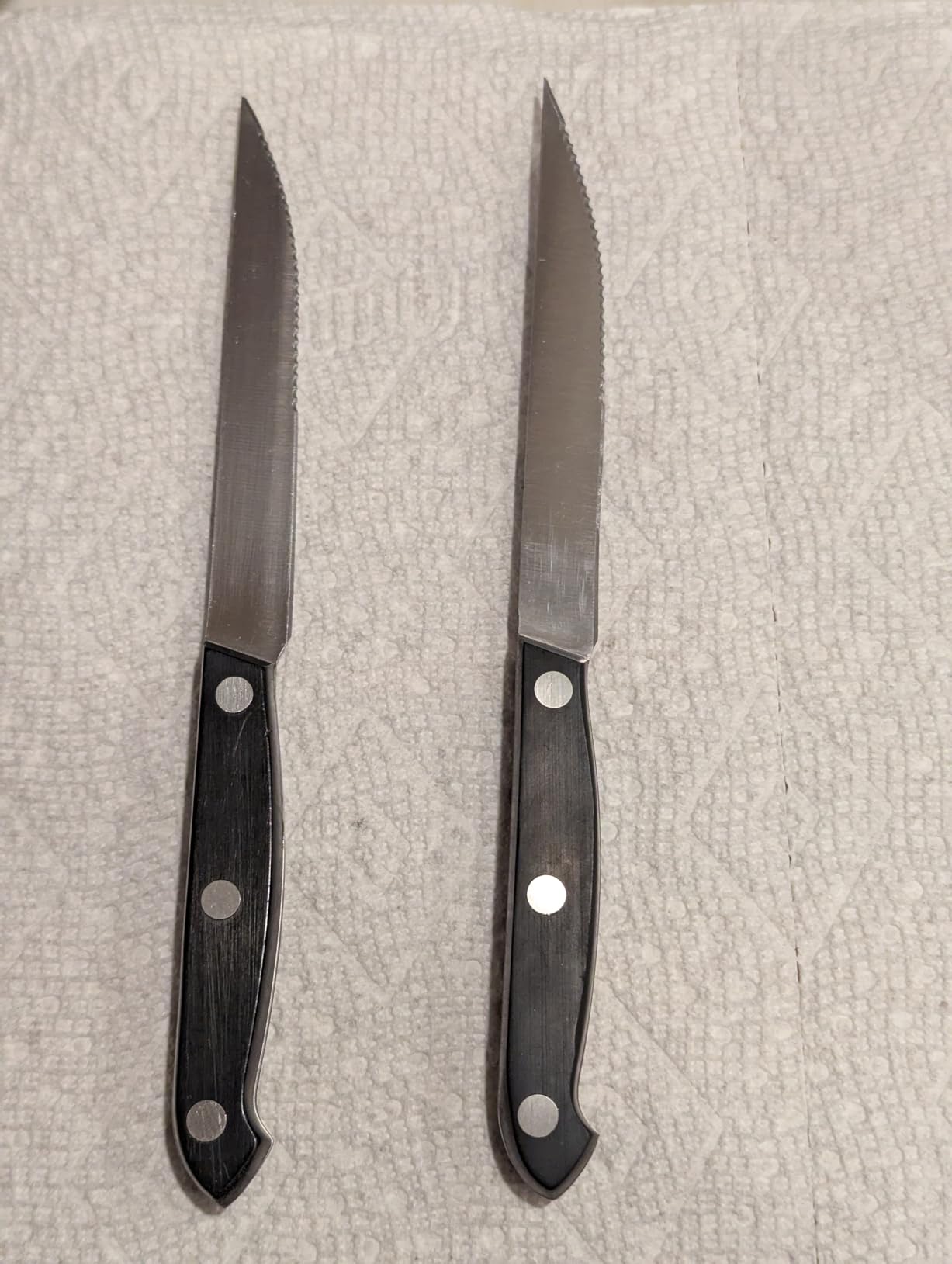 HENCKELS Steak Knives Set of 8, Razor-Sharp German Engineered, Silver | Forged Stainless Steel Serrated Blades, Dishwasher Safe customer photo 2
