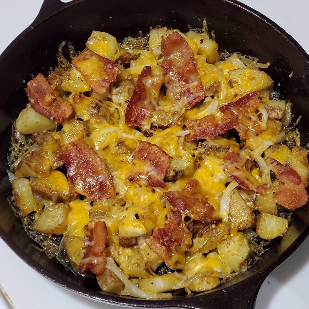 Lodge Pre-Seasoned Cast Iron Skillet, PFAS-Free, 6.5 Inches customer photo 1