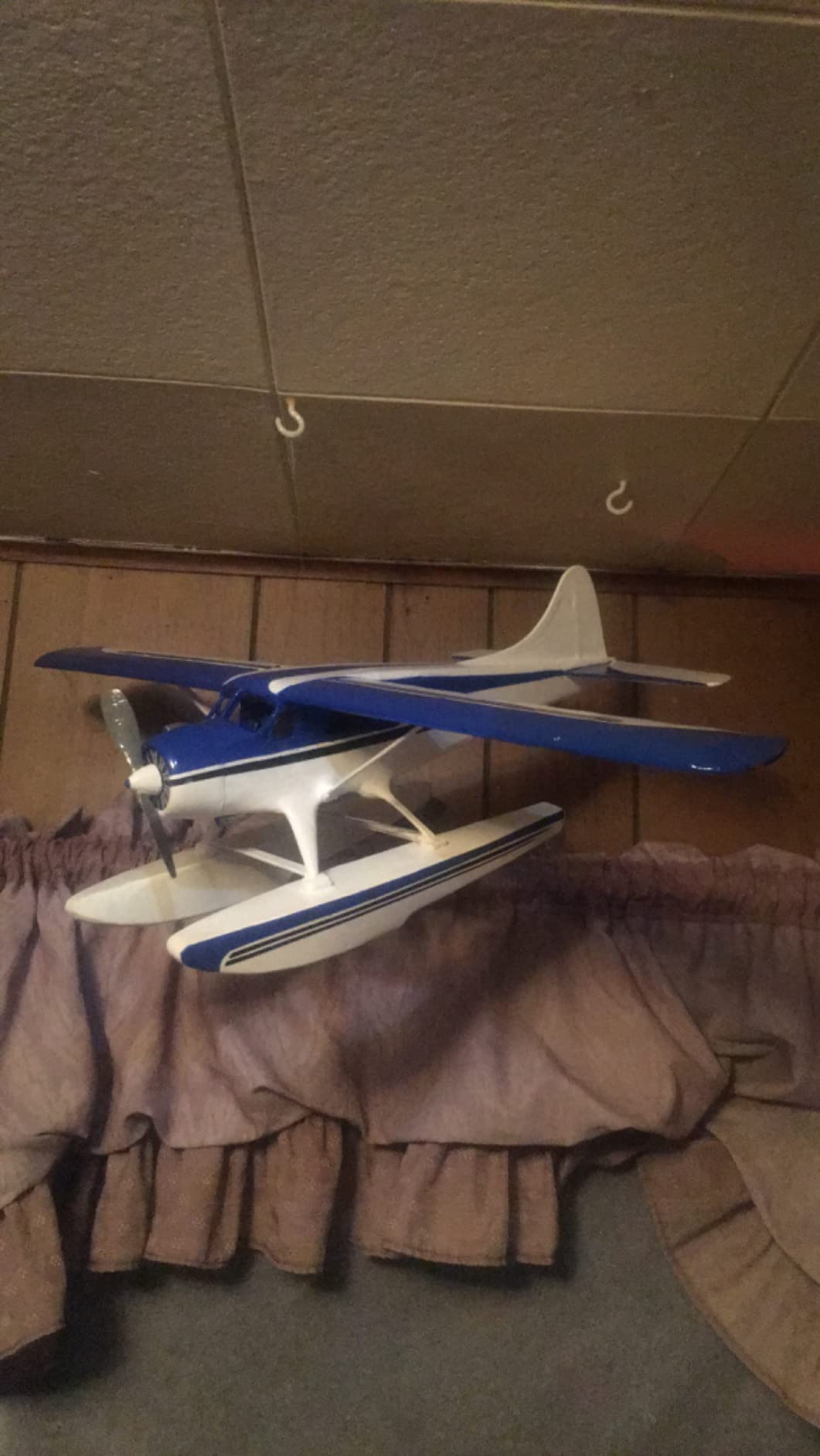 Guillow's Cessna 150 Laser Cut Model Kit, Small | Build for flight or static display Includes rubber power motor, decals, plastic wheels, and precision laser cut parts customer photo 1