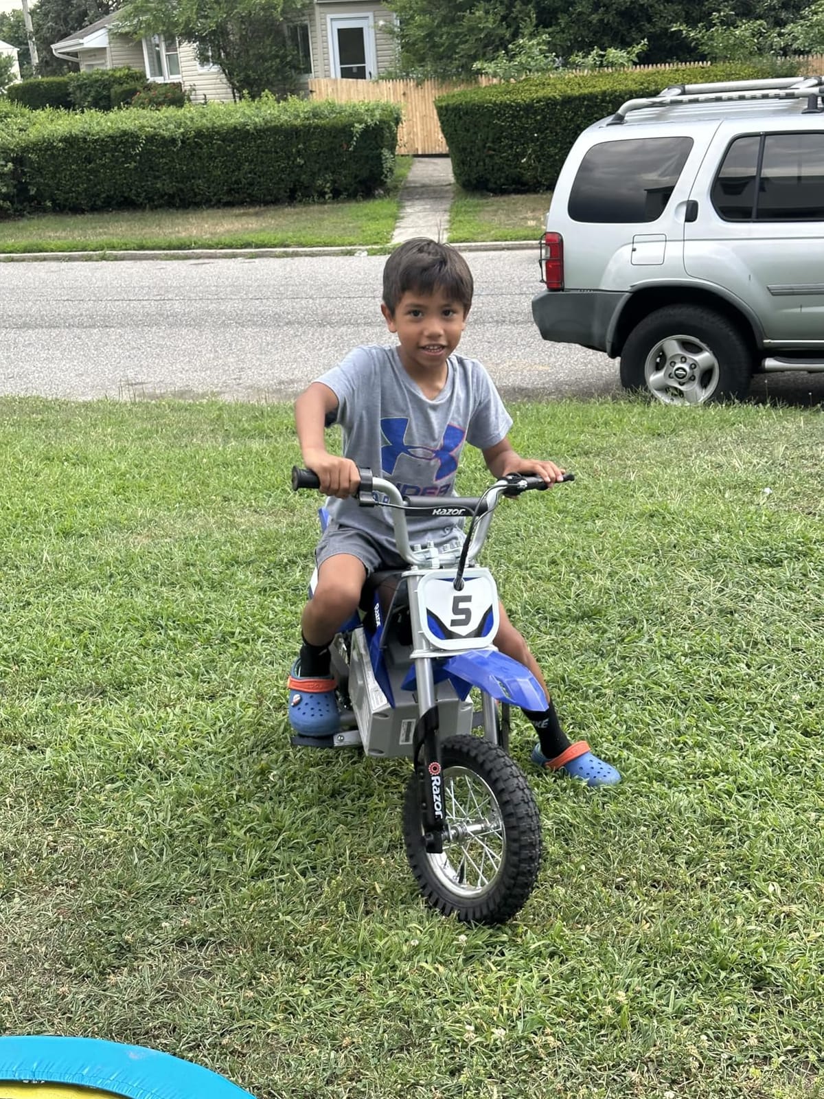 Razor MX350 Dirt Rocket Kids Ride On High-Torque 24V Electric Toy Motocross Motorcycle Dirt Bike, Speeds up to 14 MPH, Ages 8+, 140 lbs Max customer photo 1