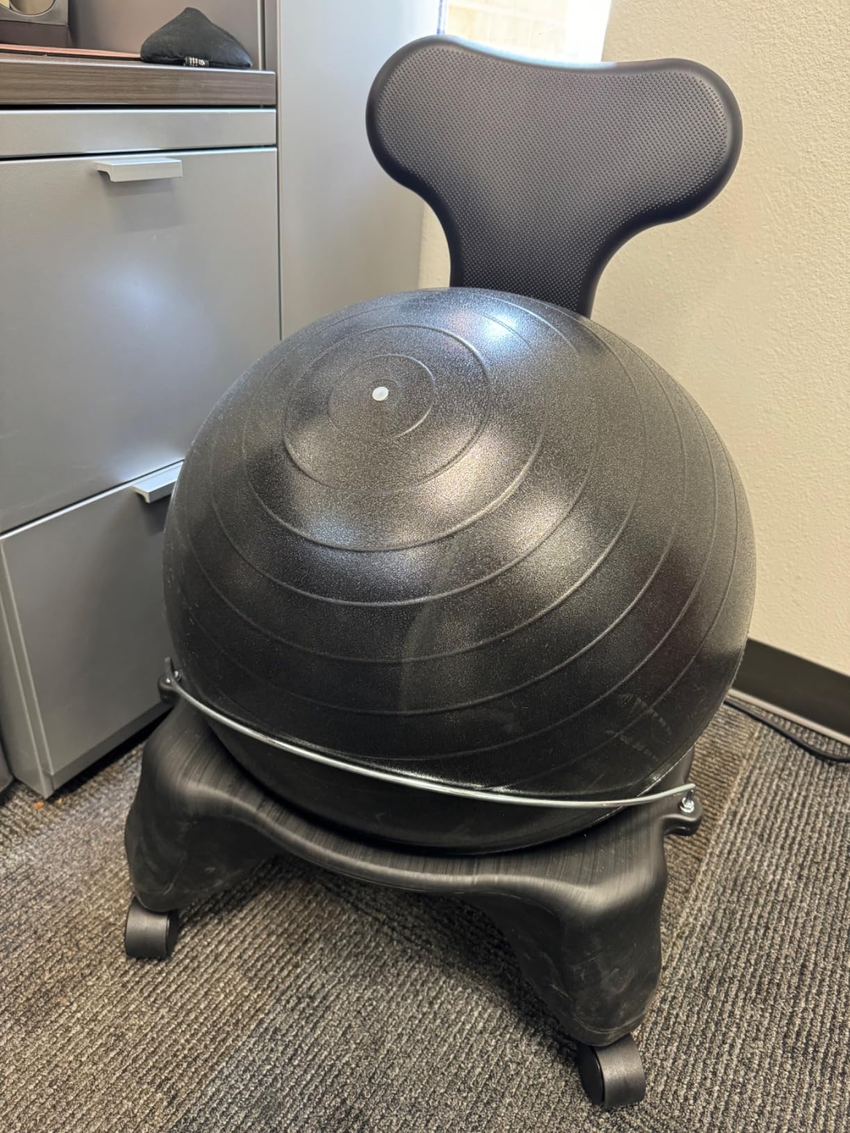 Gaiam Classic Balance Ball Chair, Stability Seat (Black) | 52cm stability ball chair builds core strength while you sit. Includes pump & exercise guide. customer photo 2