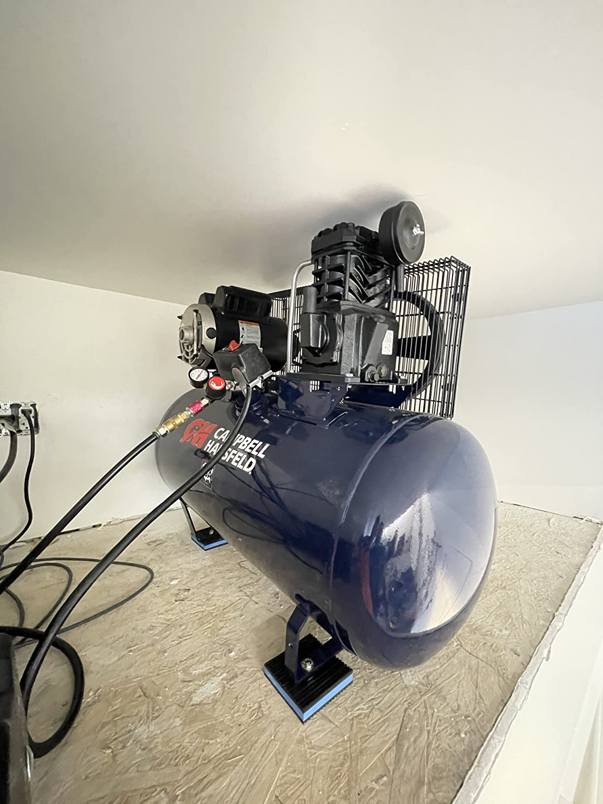 CAMPBELL HAUSFELD 30 Gallon Horizontal Air Compressor, Single Stage 3.7 HP, Portable, Heavy Duty, 135 Max PSI - Ideal Portable Air Compressor for Home Improvement Projects customer photo 2