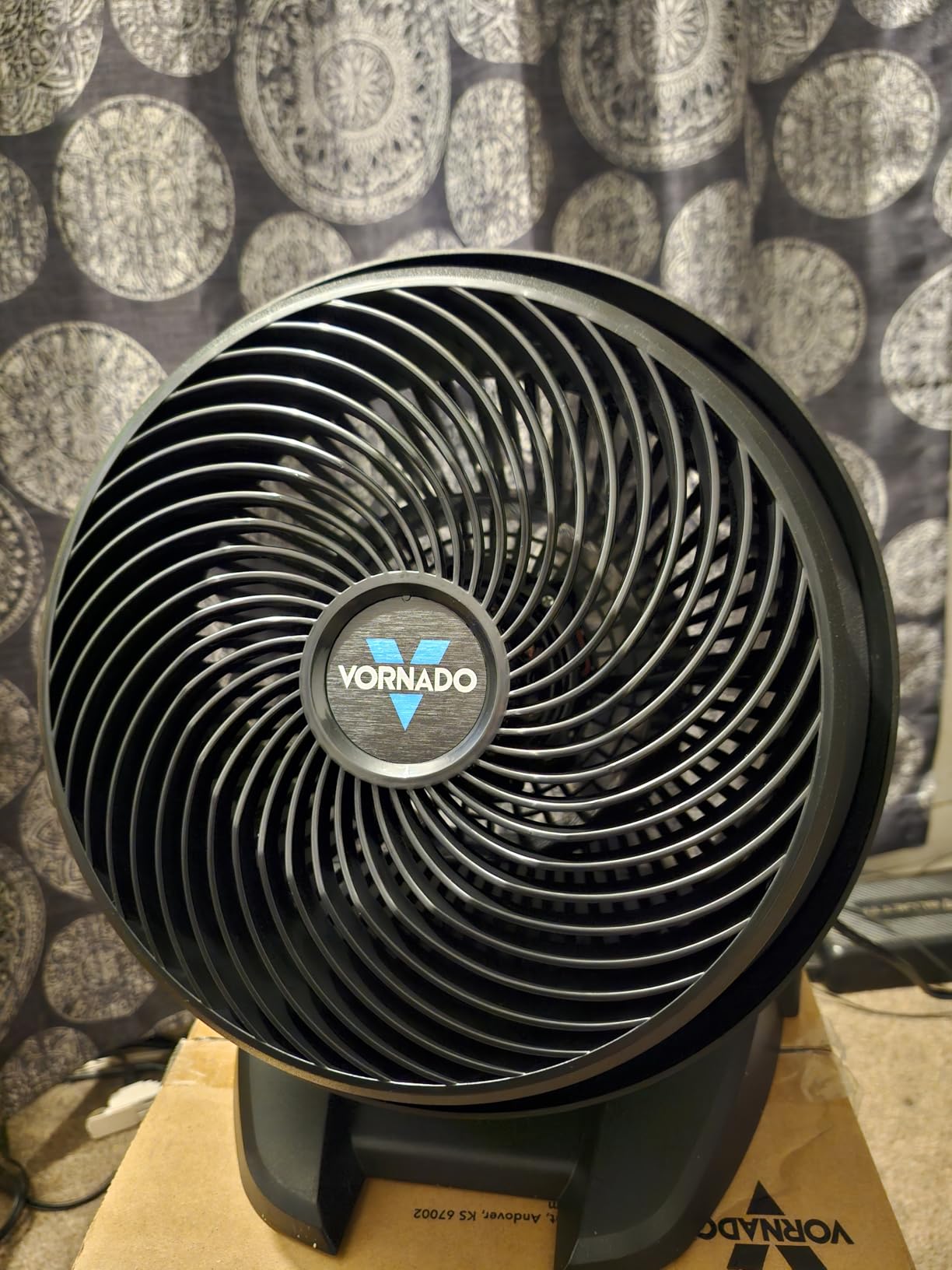 Vornado 630 Medium Air Circulator Fan, 3 Speed, Adjustable Tilt, Black | Whole Room Air Circulator, Floor Fan for Bedroom, Office, Home, 9 in, Quiet Cooling, Medium Electric Fan customer photo 2