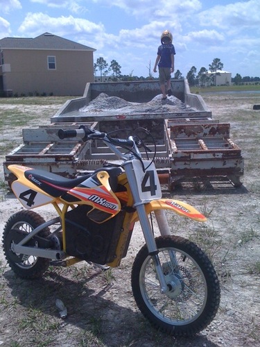 Razor MX650 Dirt Rocket Off-Road Motocross Bike - 36V Electric Ride-On, Up to 17 mph, Dual Suspension, Hand-Operated Dual Brakes, Twist Grip Throttle customer photo 2
