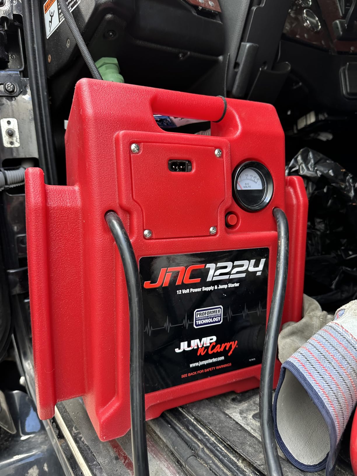 Clore Automotive Jump-N-Carry JNC1224 3400/1700 Peak Amp 12/24V Jump Starter customer photo 2